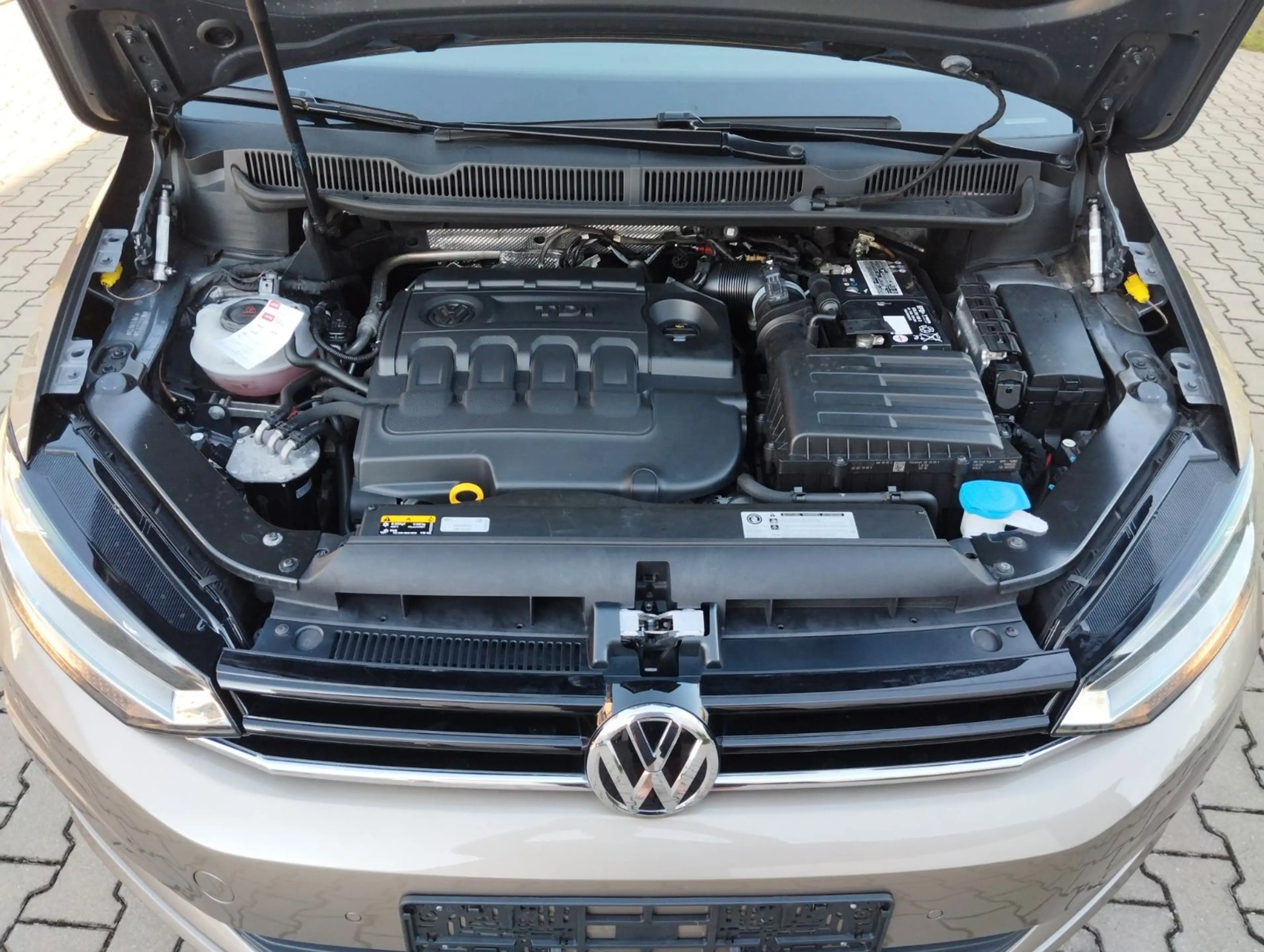 Volkswagen Touran 1.6 TDI, 7-Sitze, PDC, AHK,BMT/Start-Stop — photo 17