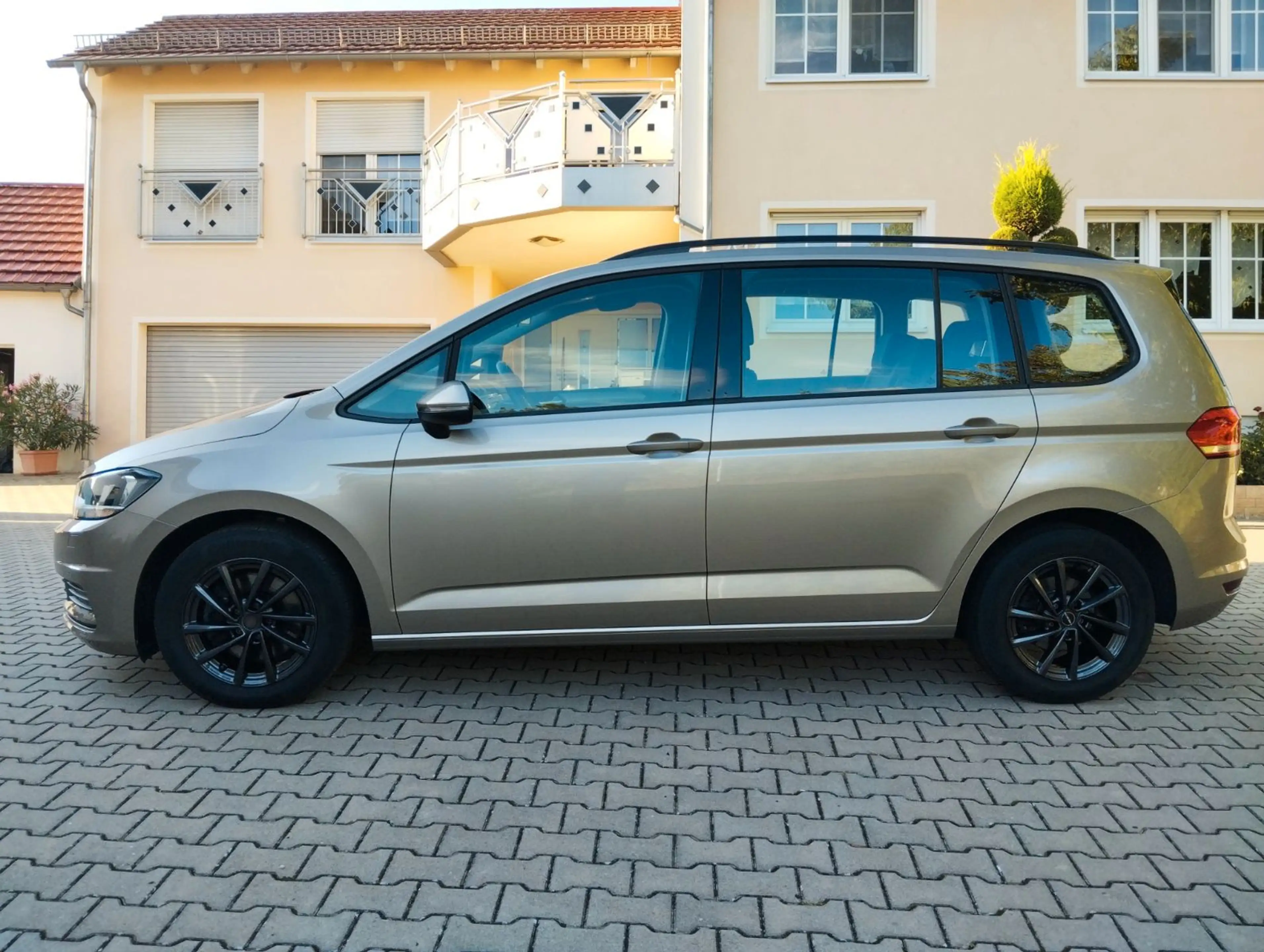 Volkswagen Touran 1.6 TDI, 7-Sitze, PDC, AHK,BMT/Start-Stop — photo 2