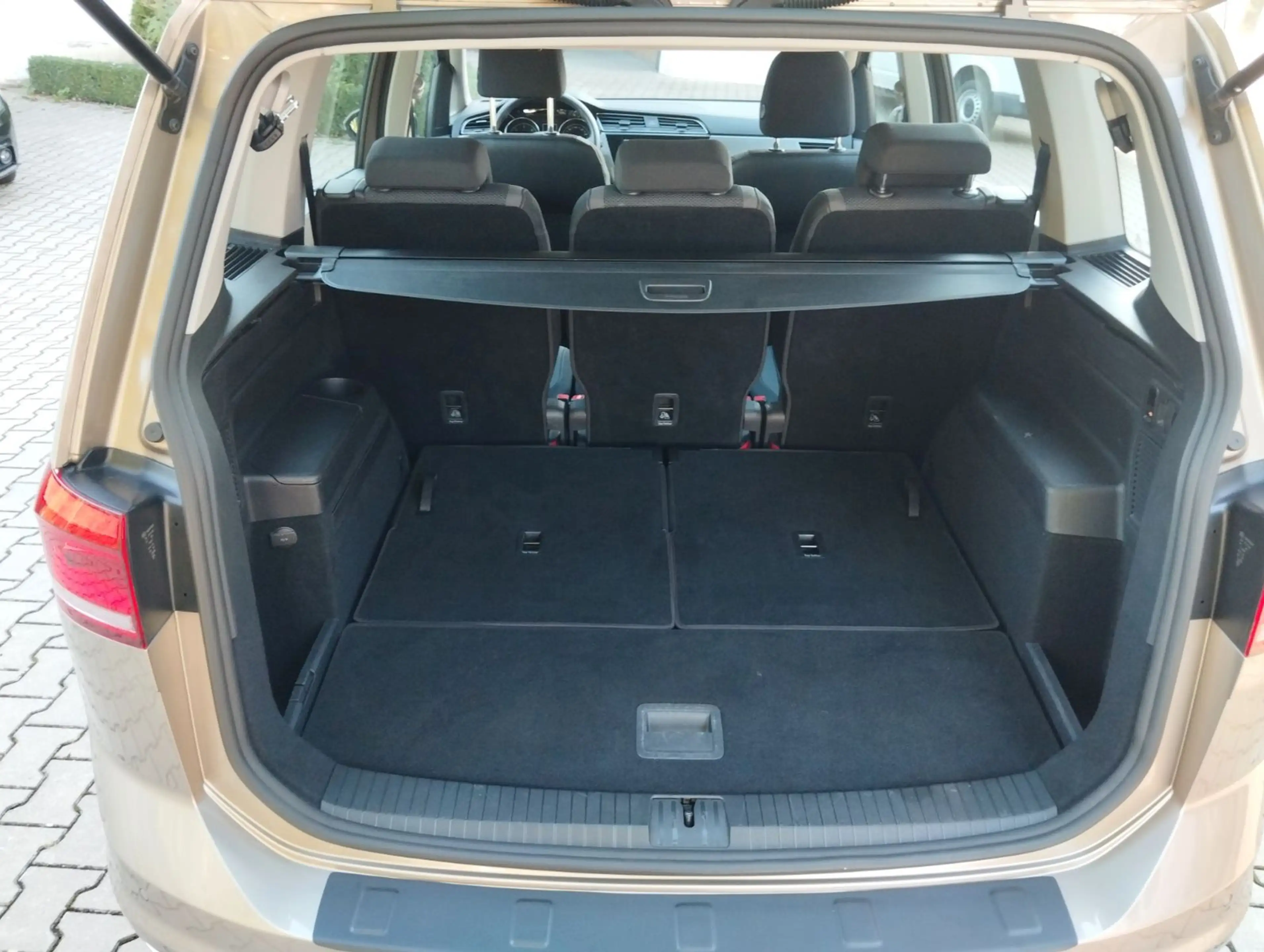 Volkswagen Touran 1.6 TDI, 7-Sitze, PDC, AHK,BMT/Start-Stop — photo 16