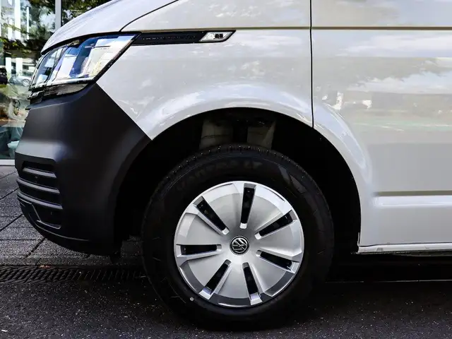 Volkswagen Transporter view 12