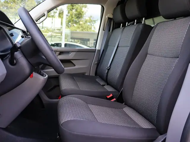 Volkswagen Transporter view 14