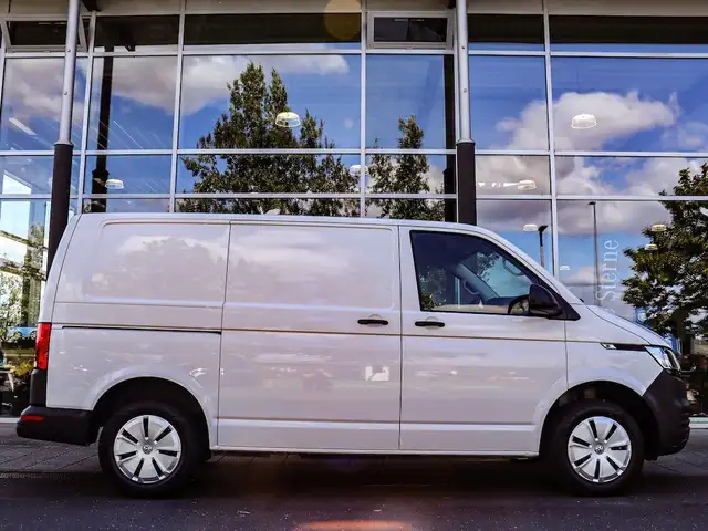Volkswagen Transporter view 9