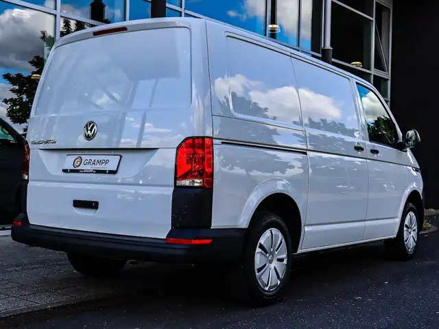 Volkswagen Transporter view 8