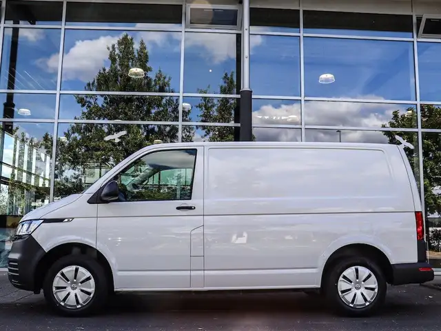 Volkswagen Transporter view 2