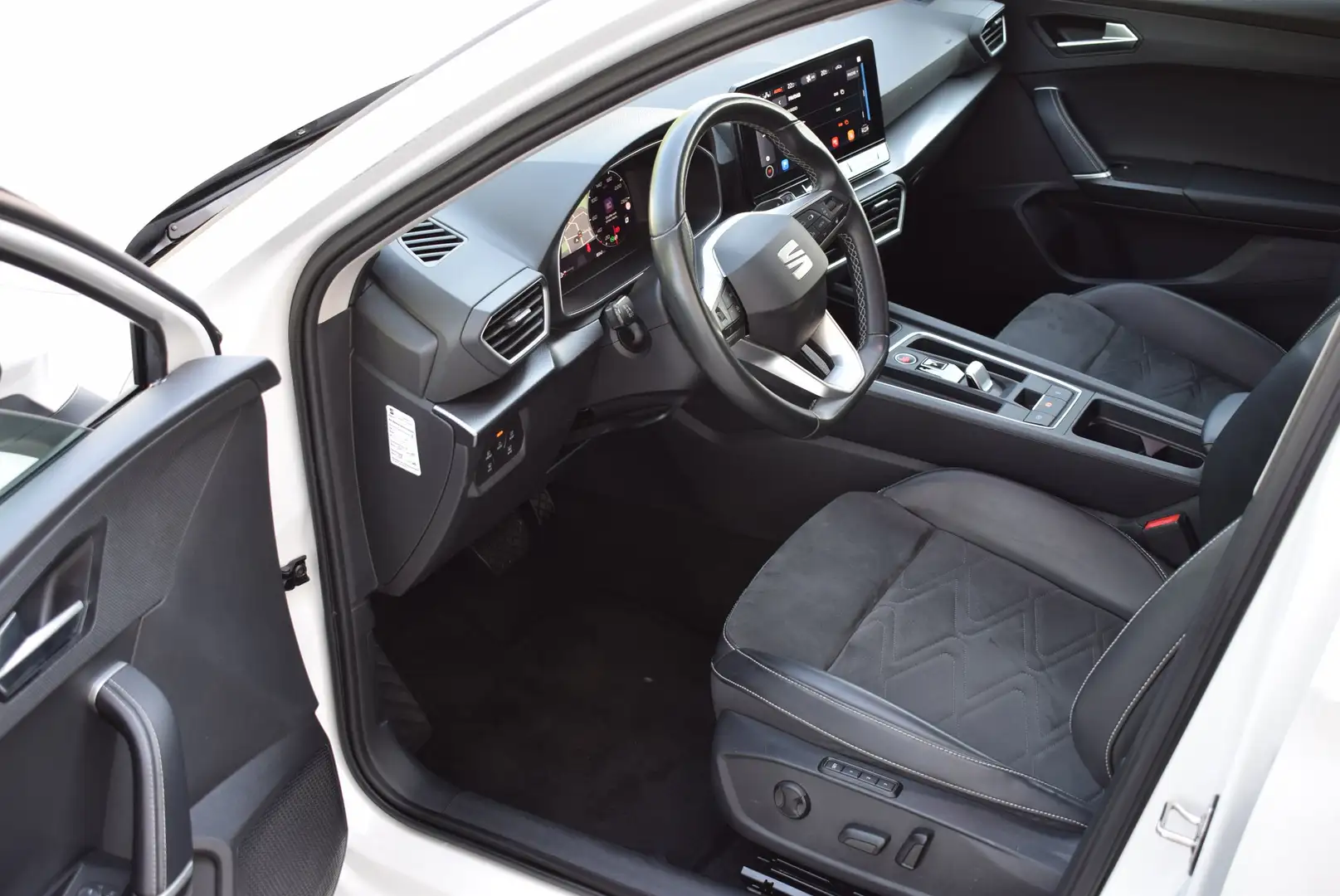 SEAT Leon Style 2.0TDI/Navi/LED/Cam/AHK/ALU Weiß - 2