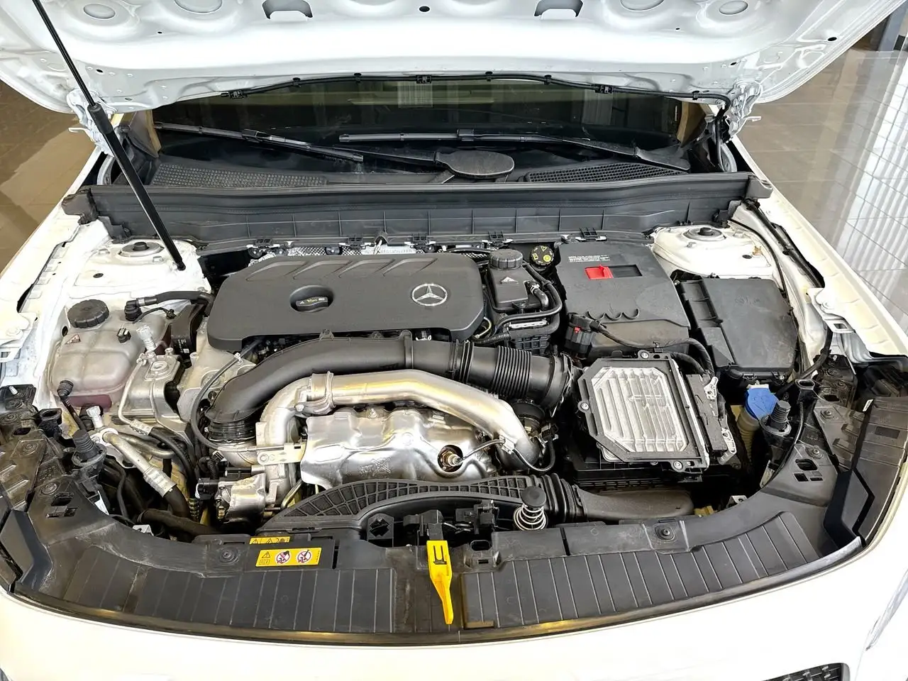Mercedes-Benz GLB снимка Mercedes-Benz GLB