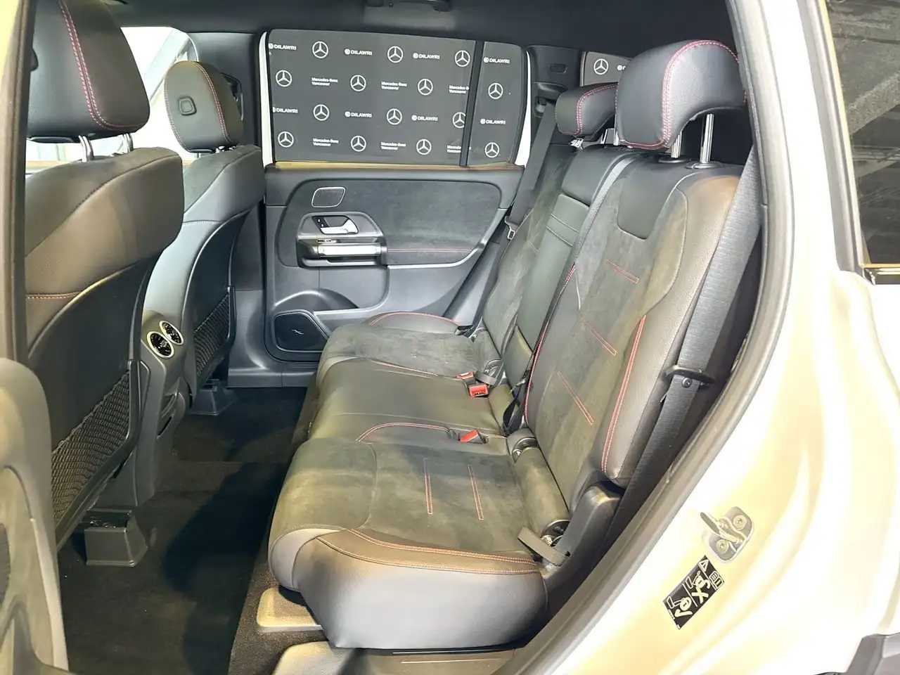Mercedes-Benz GLB снимка Mercedes-Benz GLB