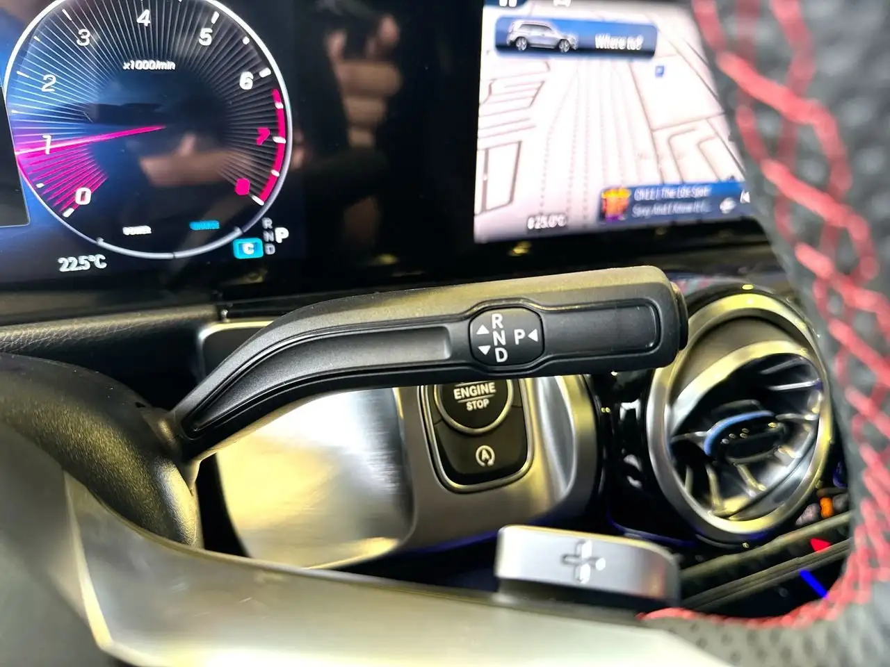 Mercedes-Benz GLB снимка Mercedes-Benz GLB
