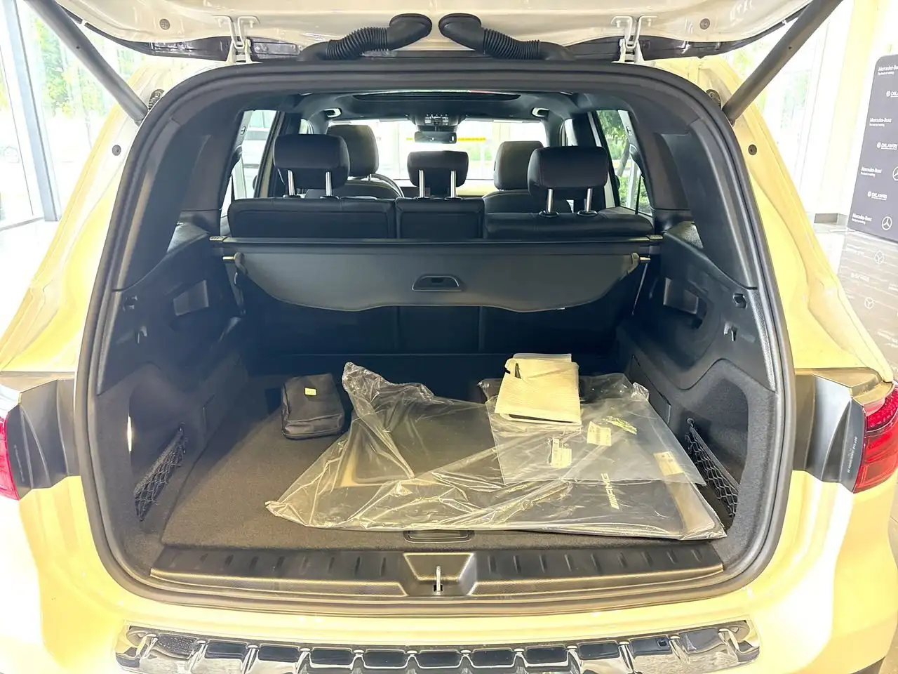 Mercedes-Benz GLB снимка Mercedes-Benz GLB