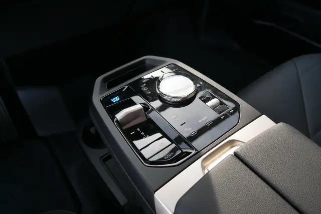 BMW iX xDrive50 *M-Sport/AHK/Laserlicht/360°/DA-Prof./Innovations Paket* Ansicht 27