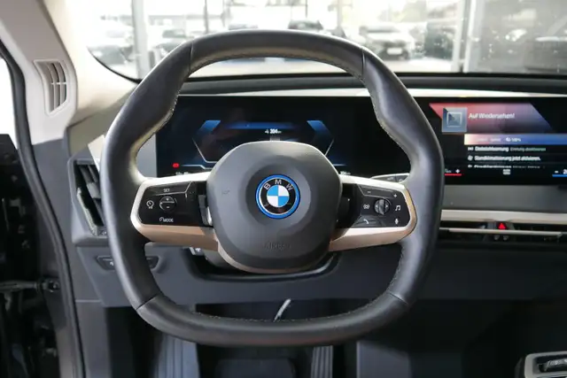 BMW iX xDrive50 *M-Sport/AHK/Laserlicht/360°/DA-Prof./Innovations Paket* Ansicht 15