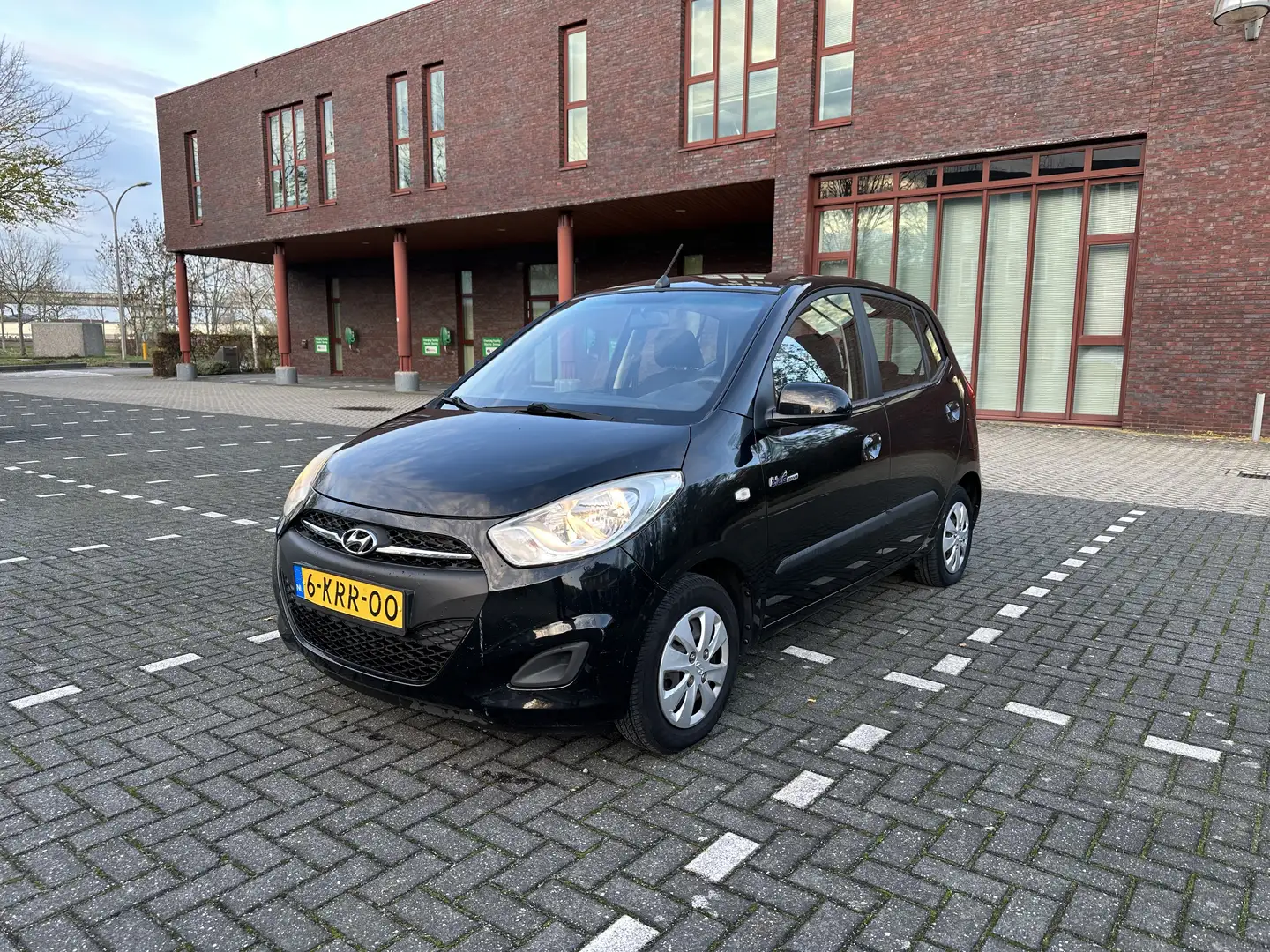 Hyundai i10 1.0 i-Drive Cool Zwart - 1