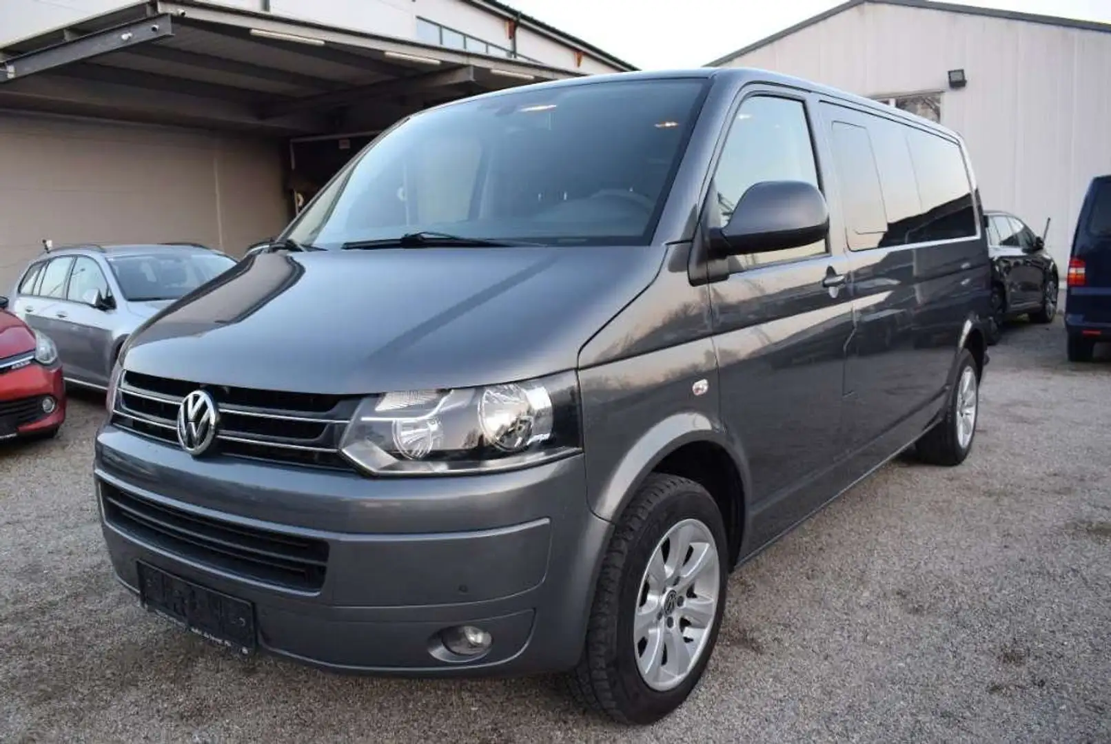 Volkswagen T5 Caravelle LR Trendline 2,0 TDI 4motion D-PF Grau - 1