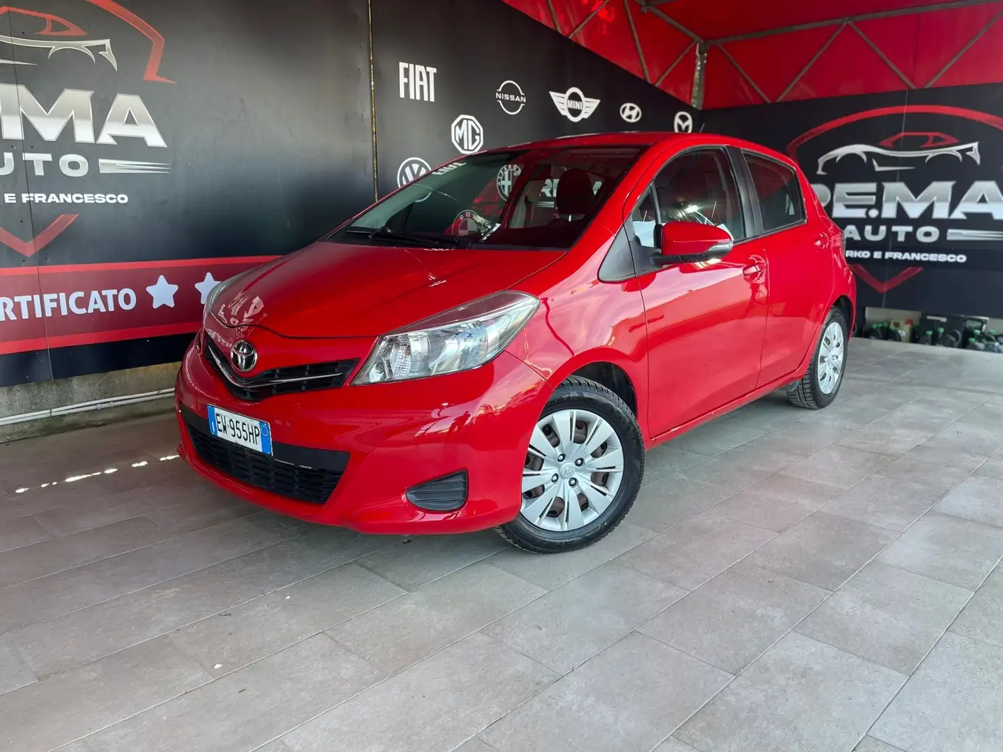 Toyota Yaris 1.0 5 porte Lounge Rosso - 1
