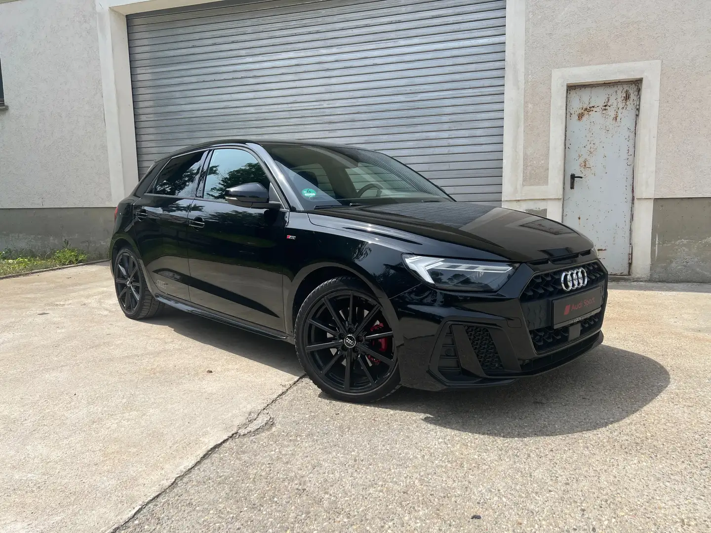 Audi A1 40 TFSI S line Noir - 1
