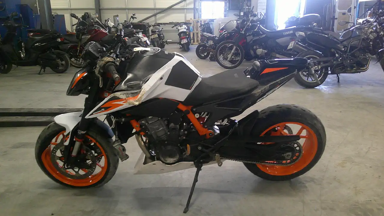 KTM 890 Duke R