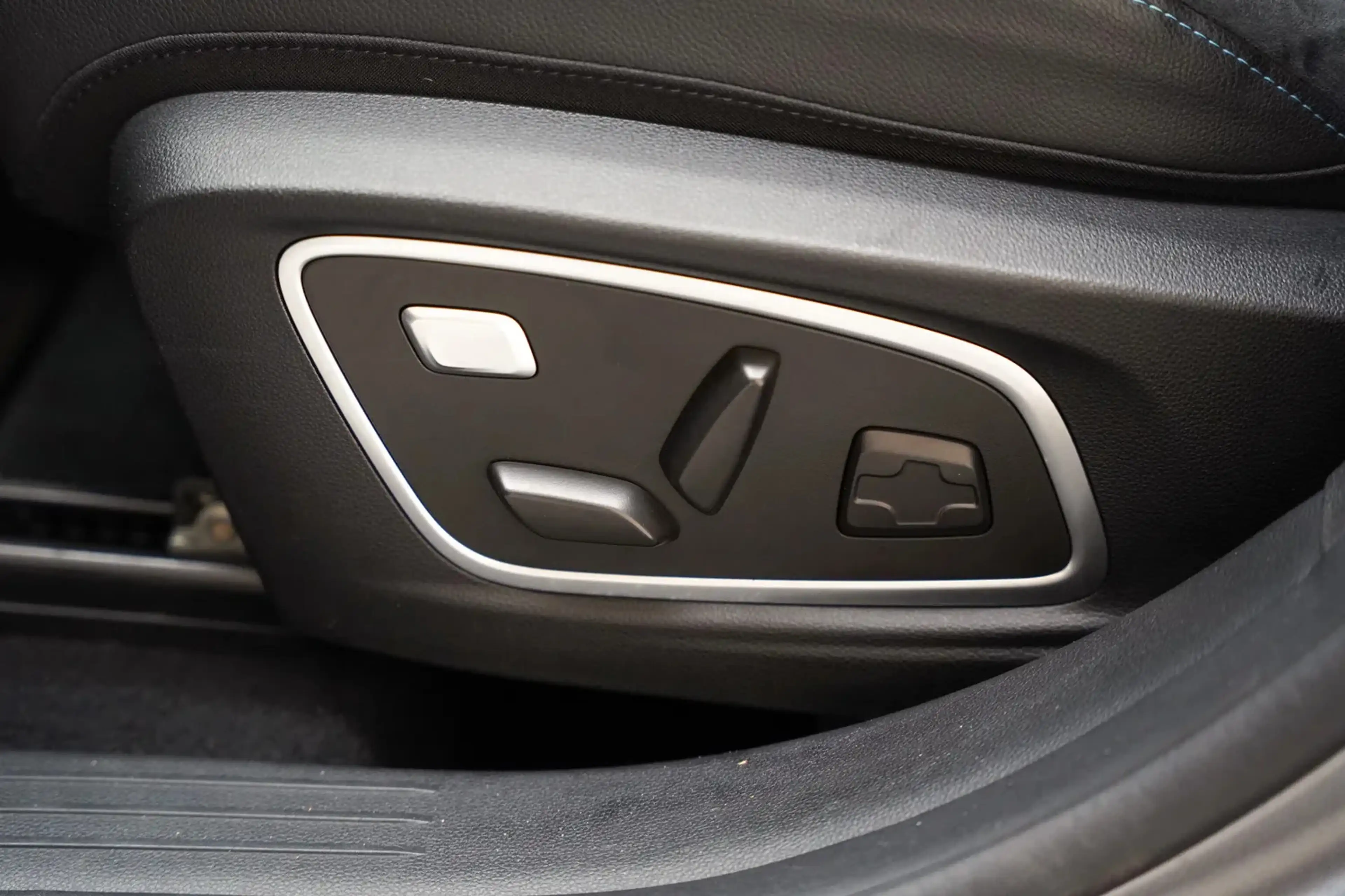 Renault Austral 1.3 mild hybrid 160 X-tronic techno esprit Alpine — photo 9
