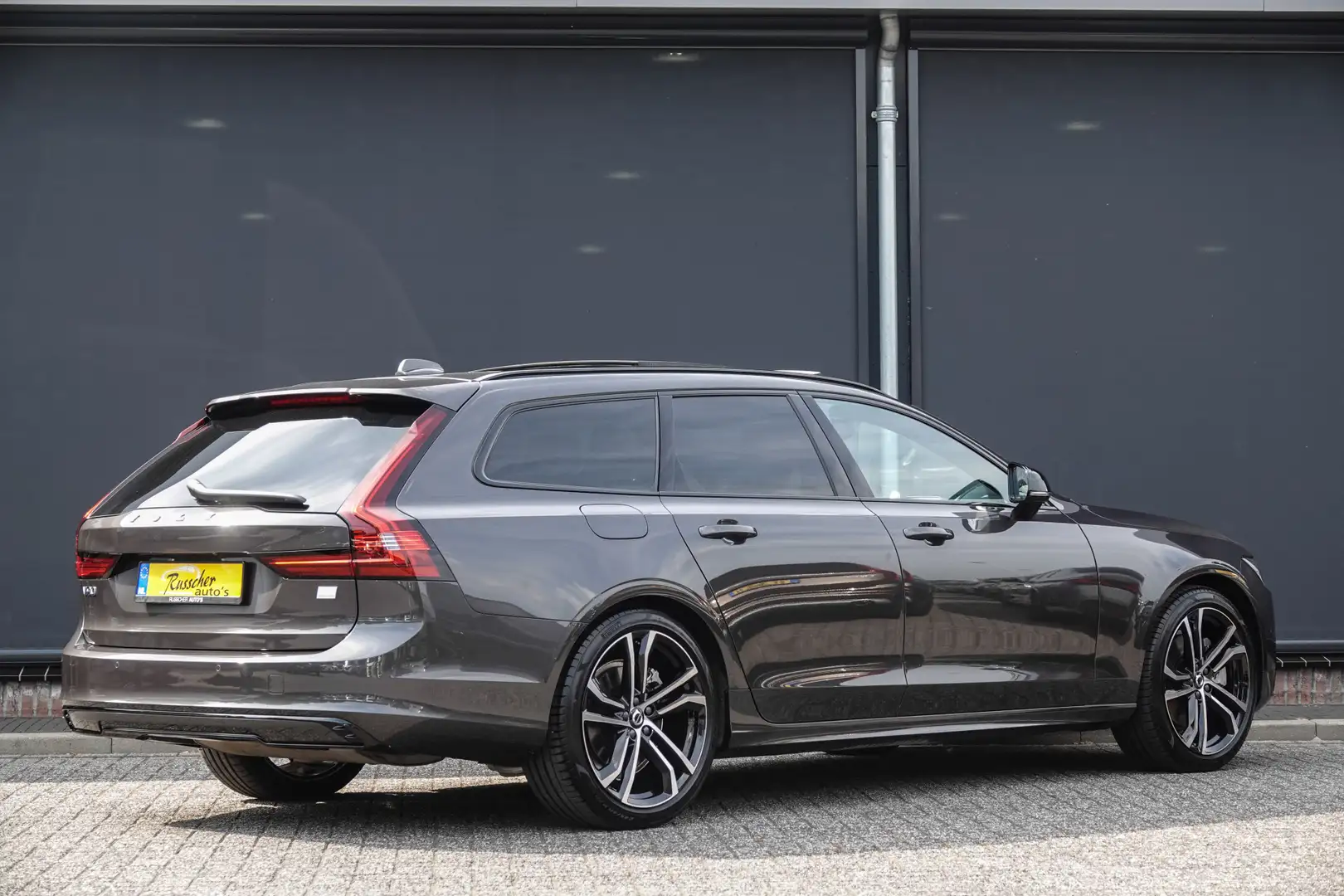 Volvo V90 R-Design T8 455Pk Recharge | Long Range | Luchtver Gris - 2