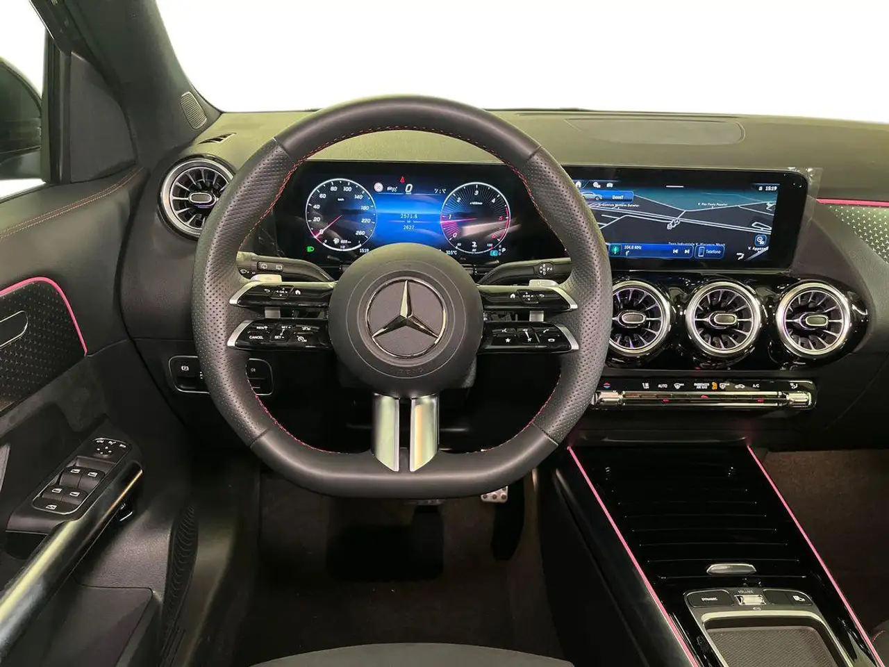 Mercedes-Benz GLA 2026 — фото 11