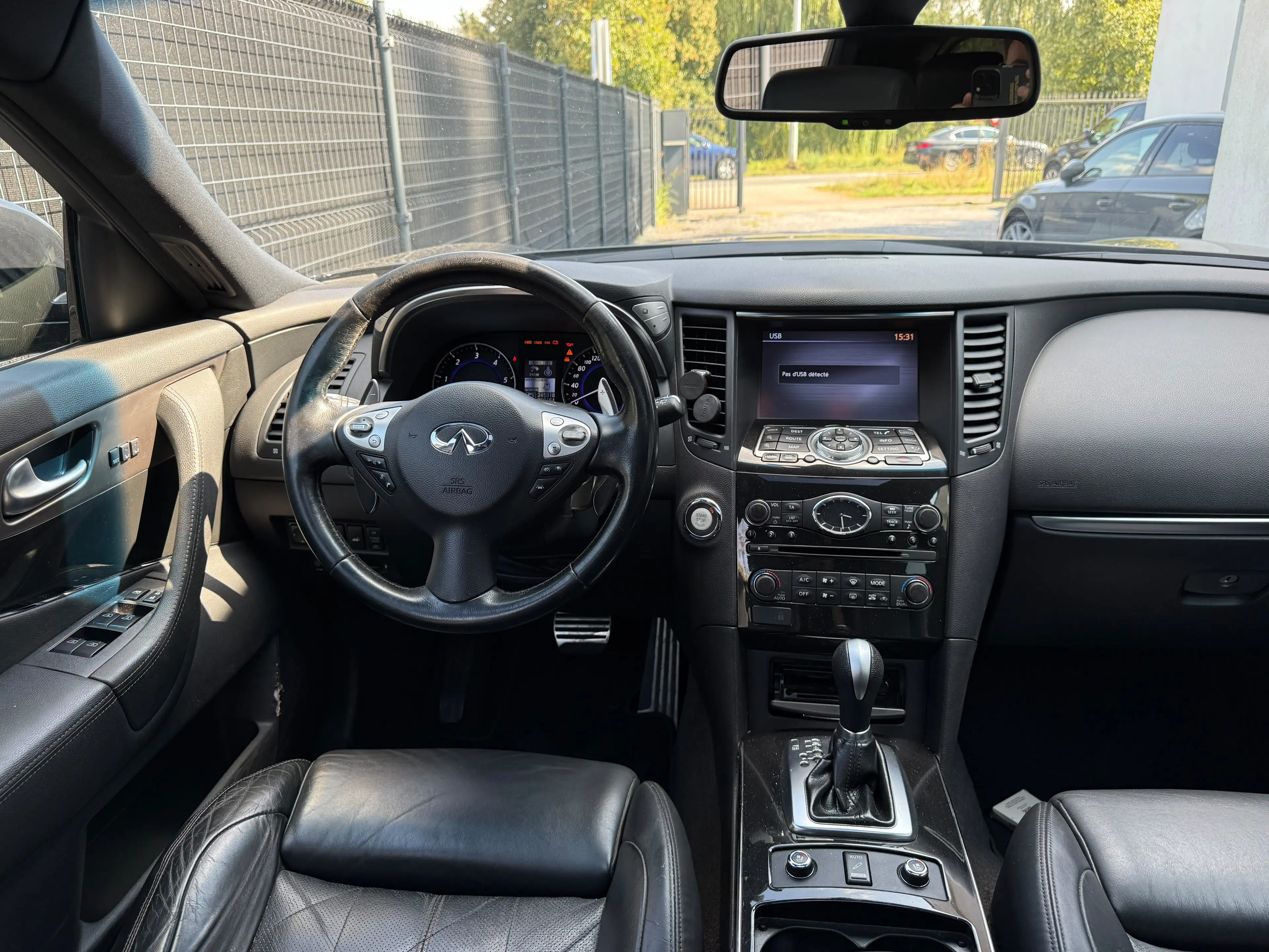 Infiniti QX70 QX70 3.0 D V6 S Premium — photo 9