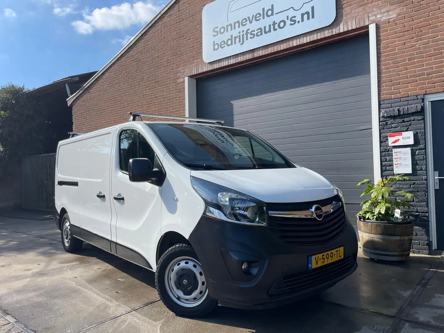 Opel Vivaro 1.6 CDTI L2H1 Sport EcoFlex 125pk EURO6 Trekhaak C Wit - 1