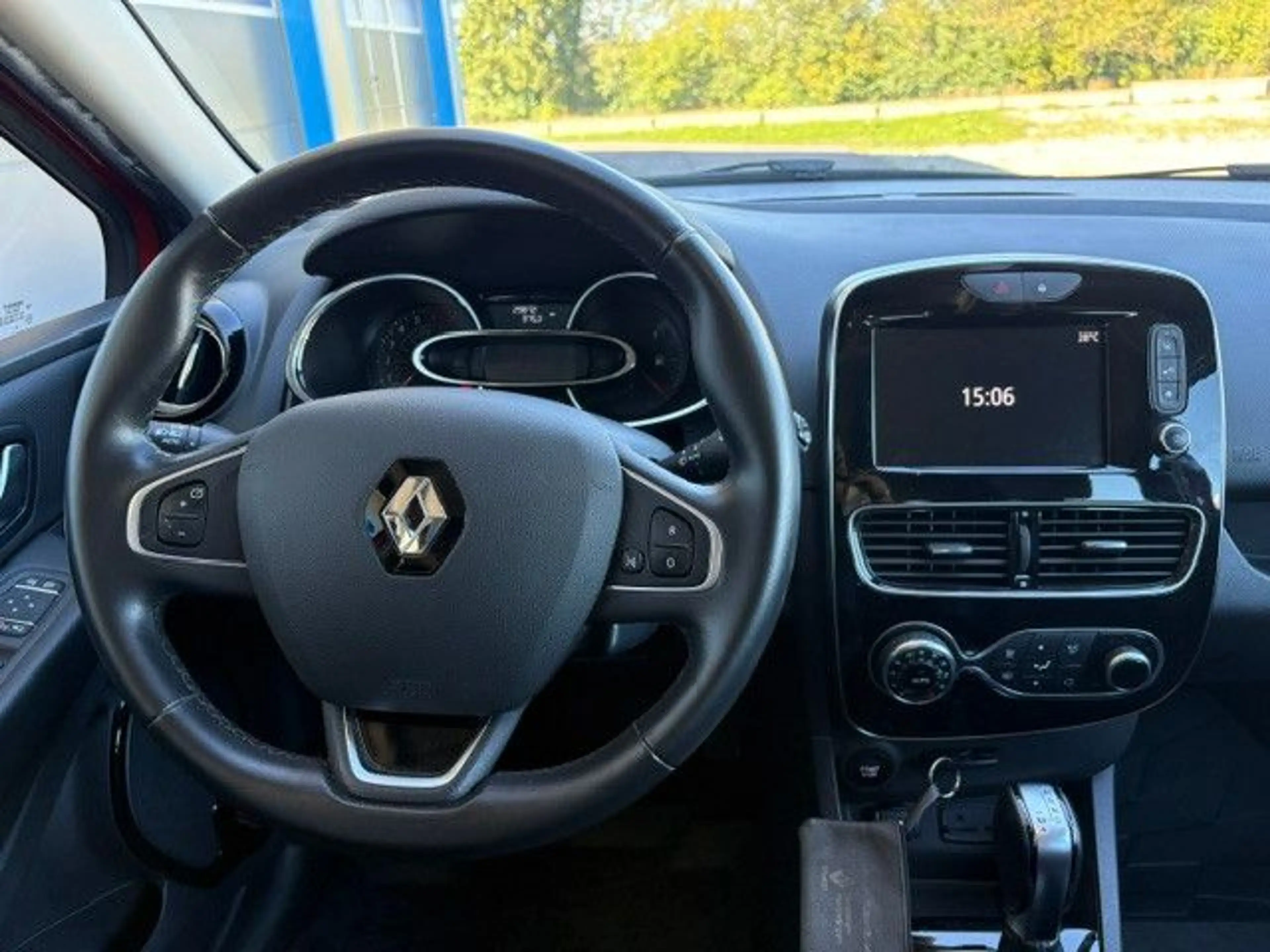 Renault Clio IV Grandtour Intens AUTOMATIC KAMERA SHZ — photo 12