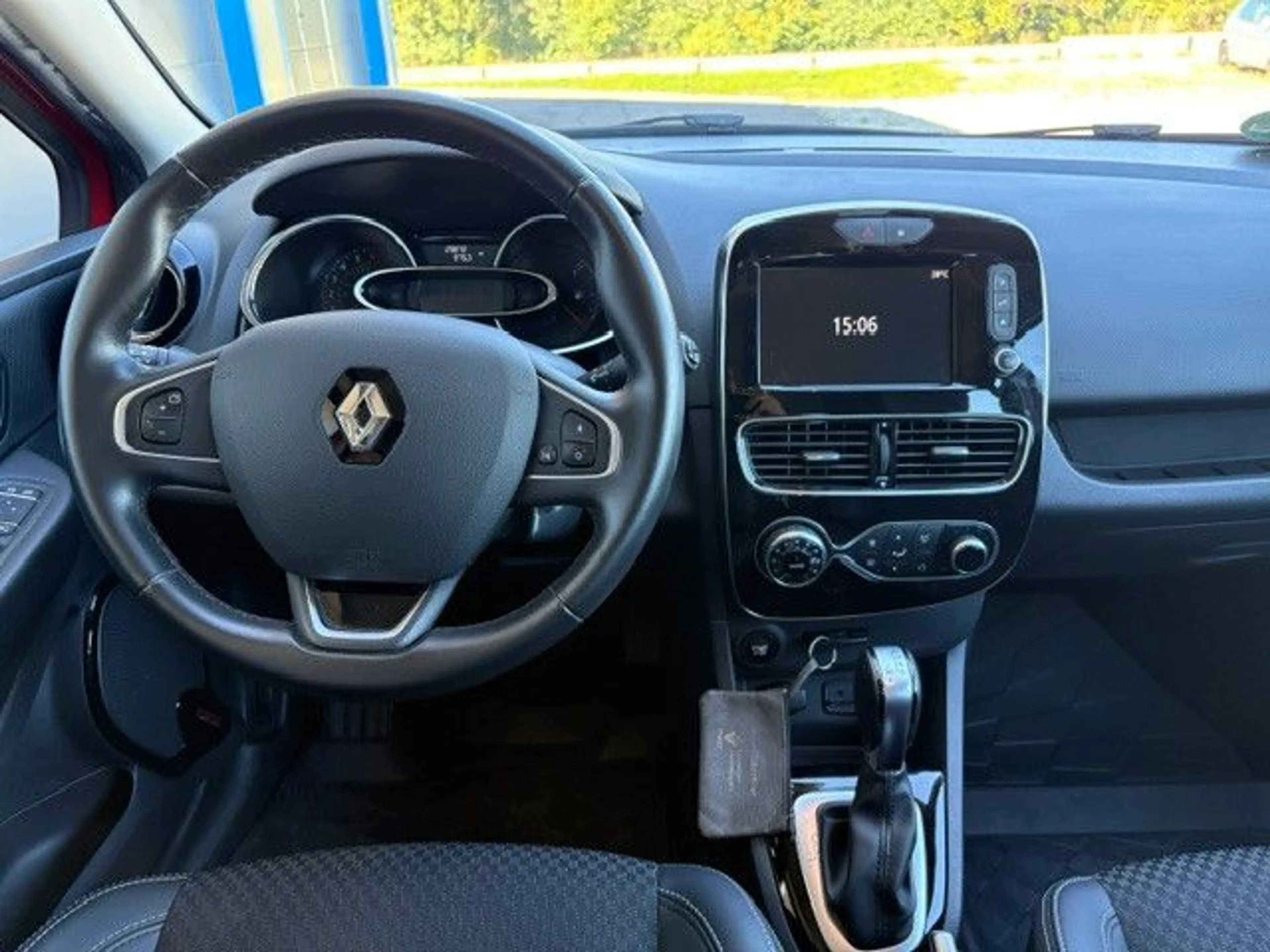 Renault Clio IV Grandtour Intens AUTOMATIC KAMERA SHZ — photo 14