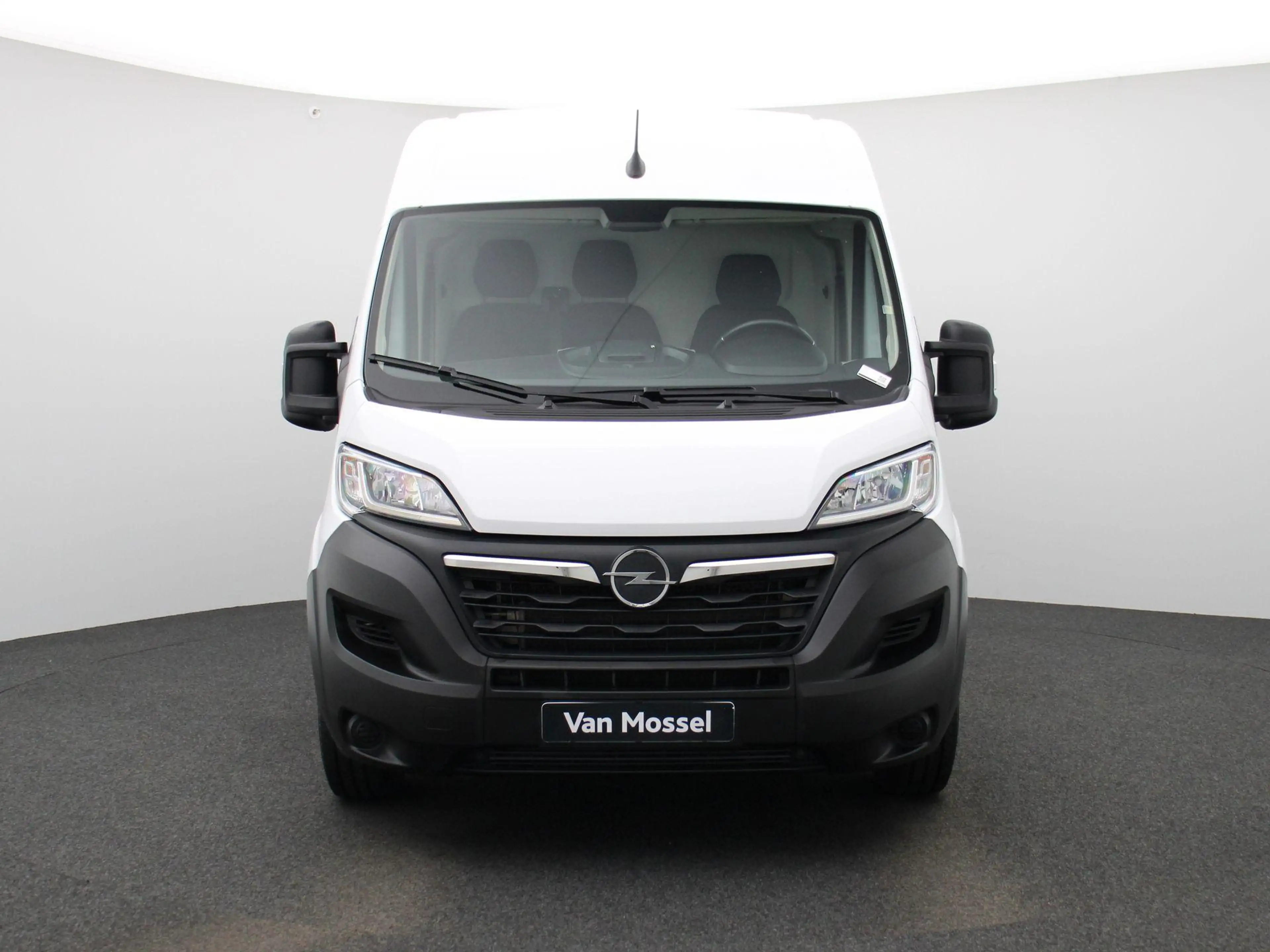 Opel Movano 3500 2.2 L Turbo D 103kW L2H2 Light — photo 3