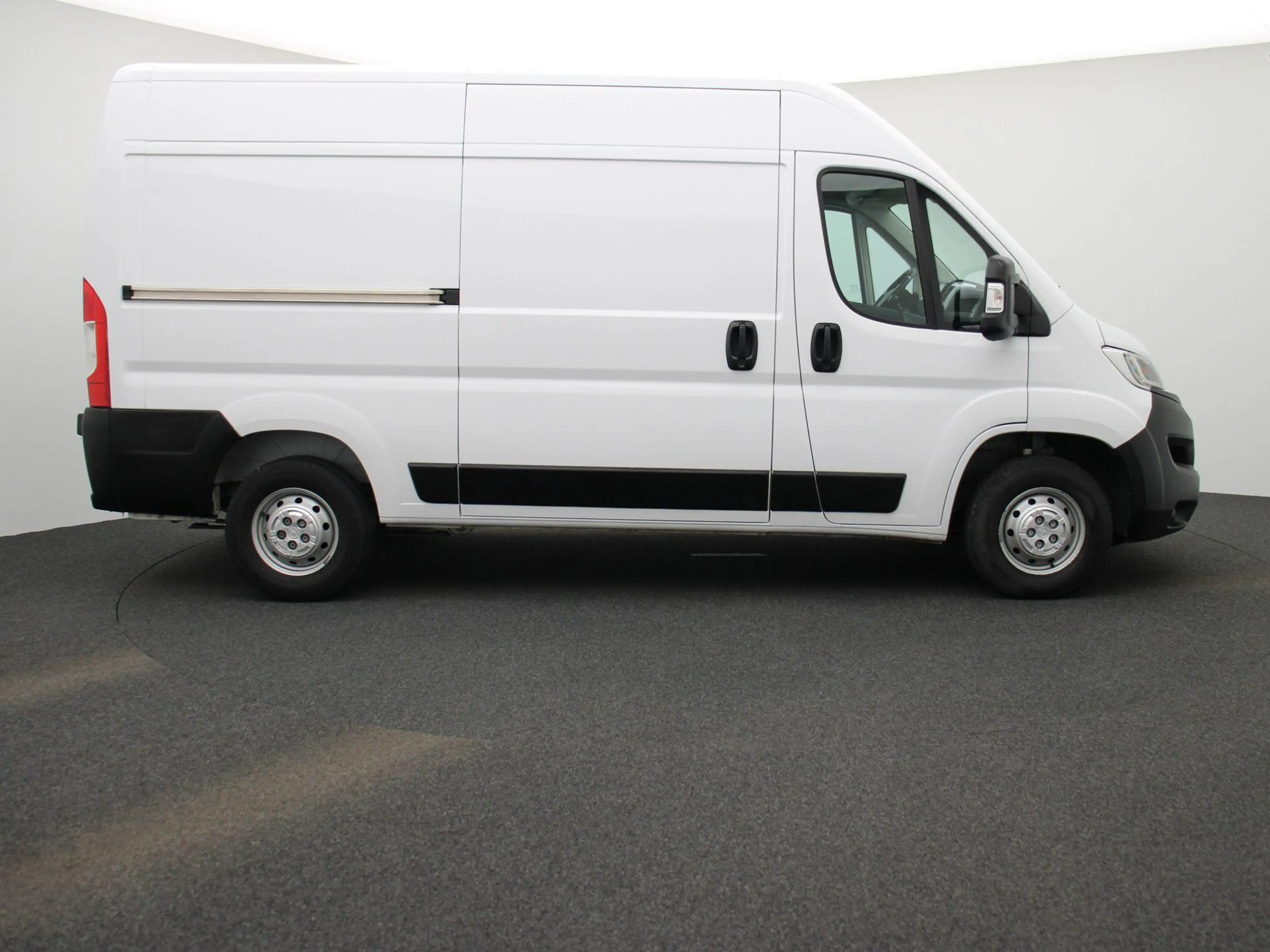 Opel Movano 3500 2.2 L Turbo D 103kW L2H2 Light — photo 6