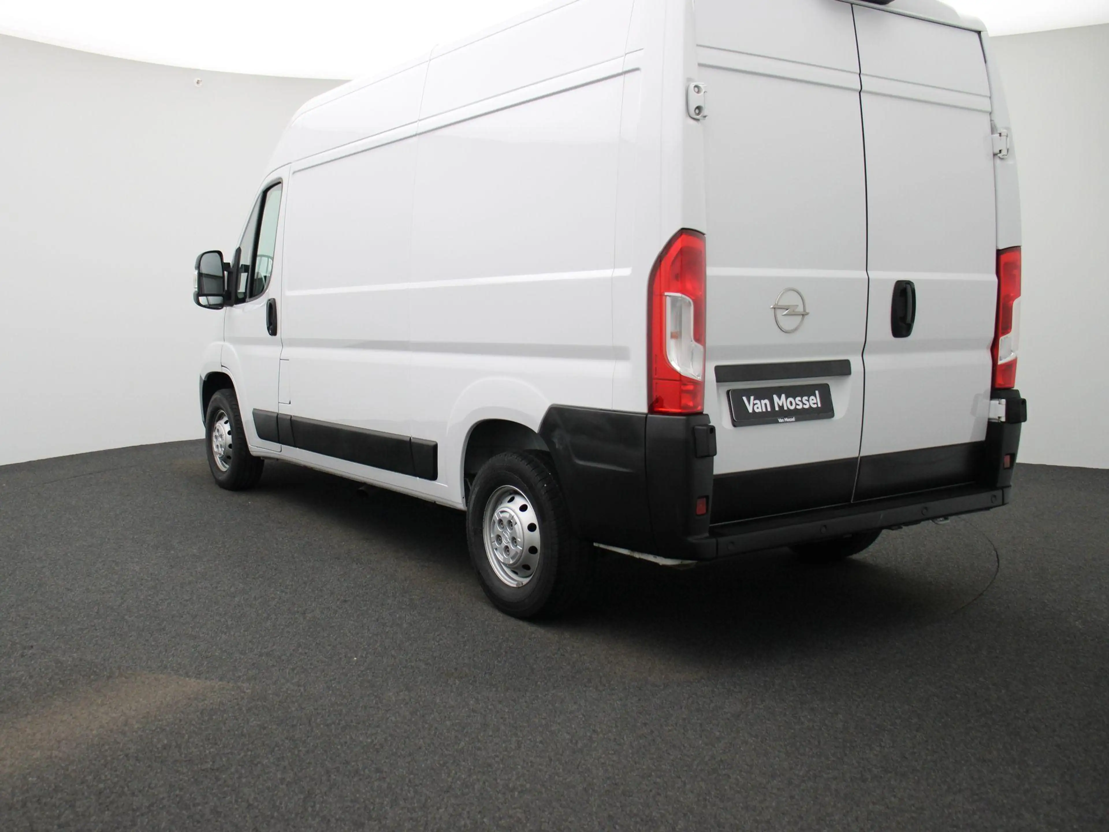 Opel Movano 3500 2.2 L Turbo D 103kW L2H2 Light — photo 2