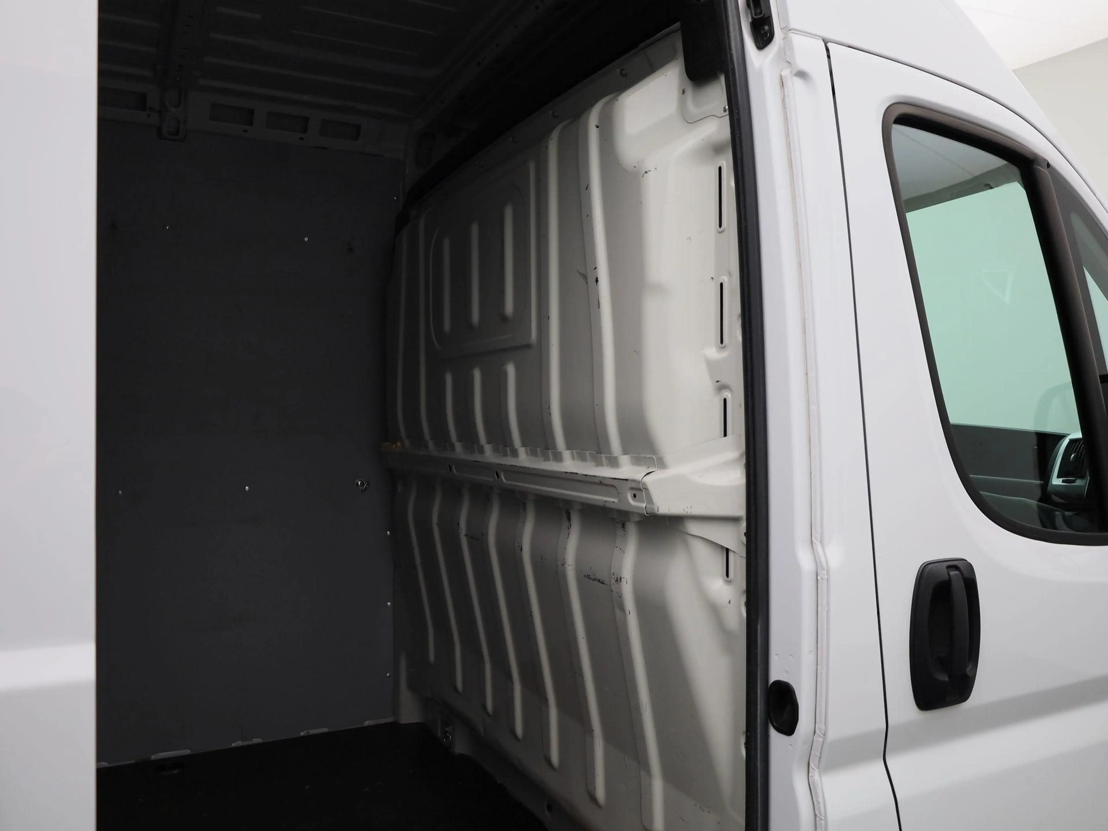 Opel Movano 3500 2.2 L Turbo D 103kW L2H2 Light — photo 14