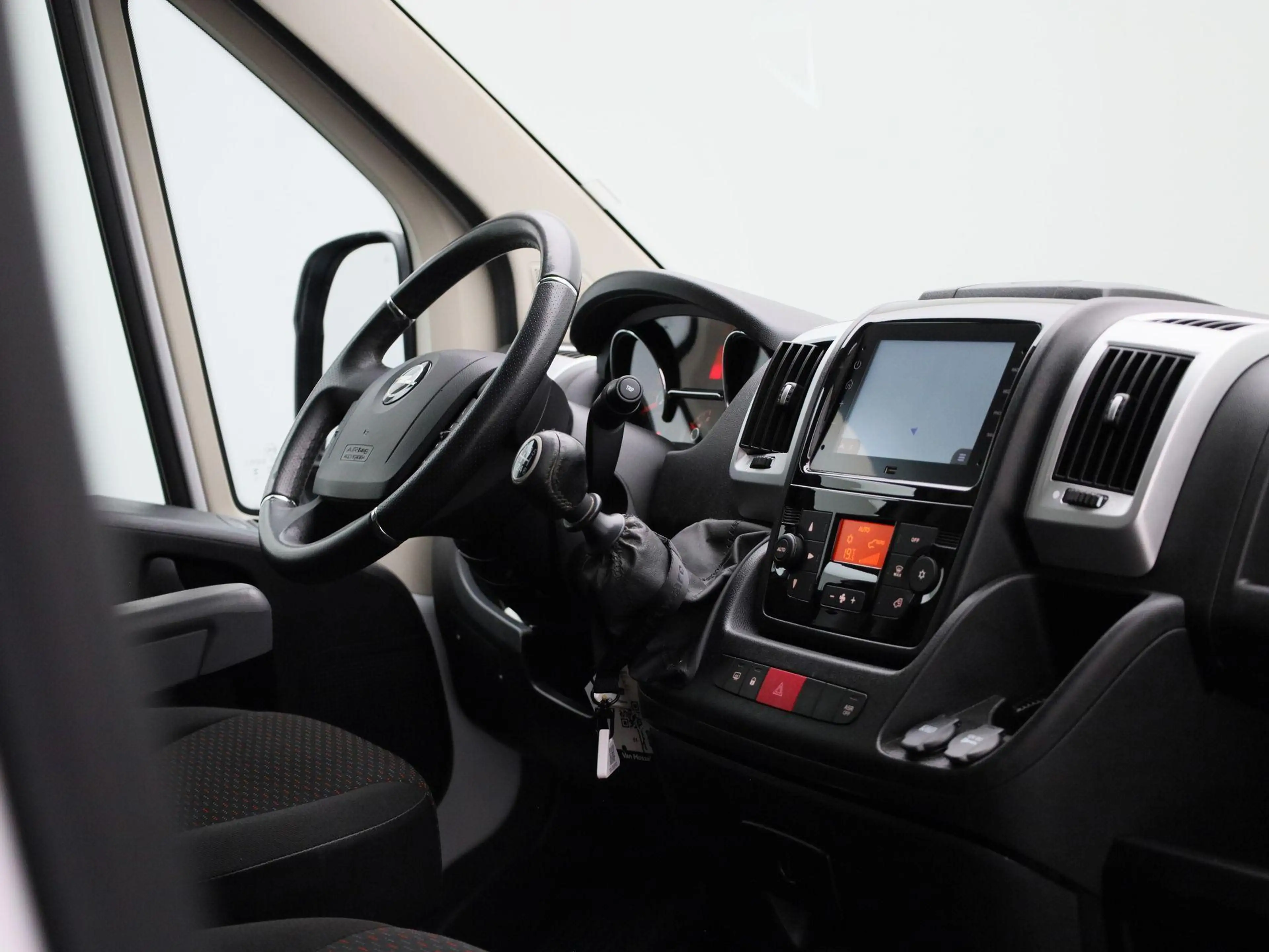 Opel Movano 3500 2.2 L Turbo D 103kW L2H2 Light — photo 7