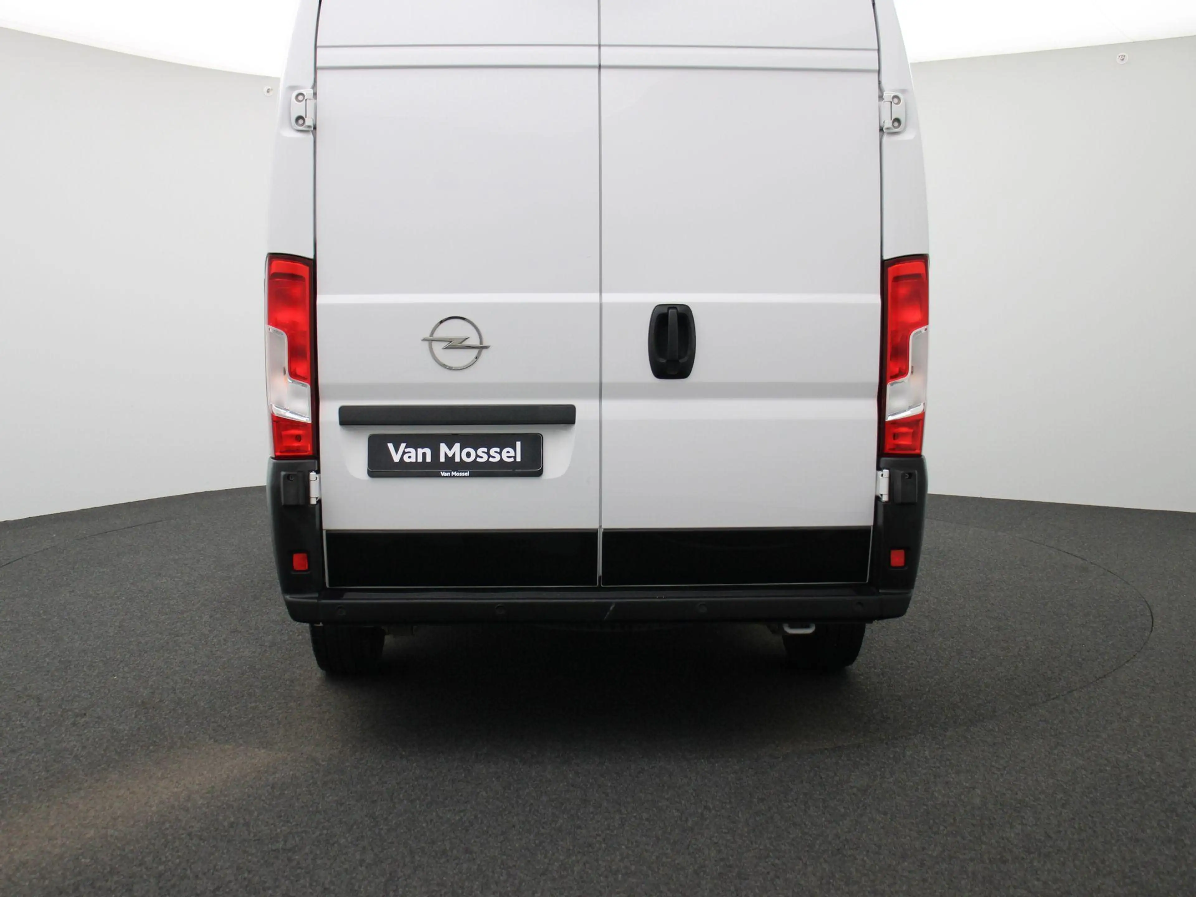 Opel Movano 3500 2.2 L Turbo D 103kW L2H2 Light — photo 5