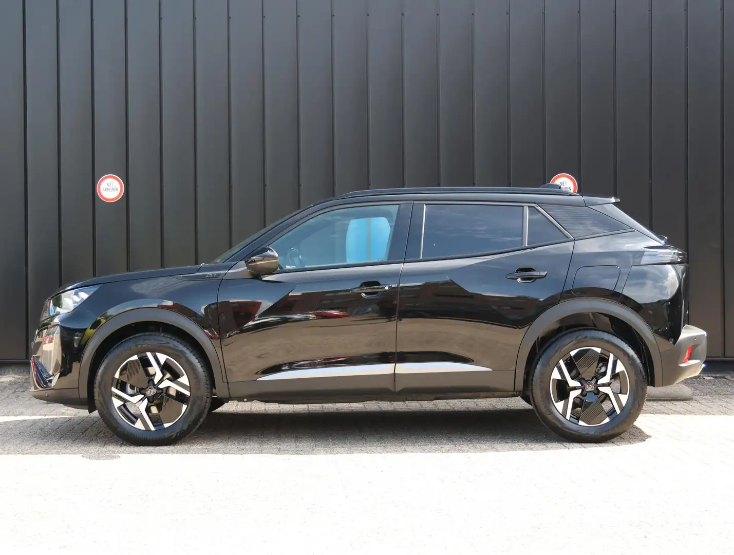 Peugeot 2008 1.2 130pk GT Automaat | Navigatie | Stoelverwarmin Zwart - 2