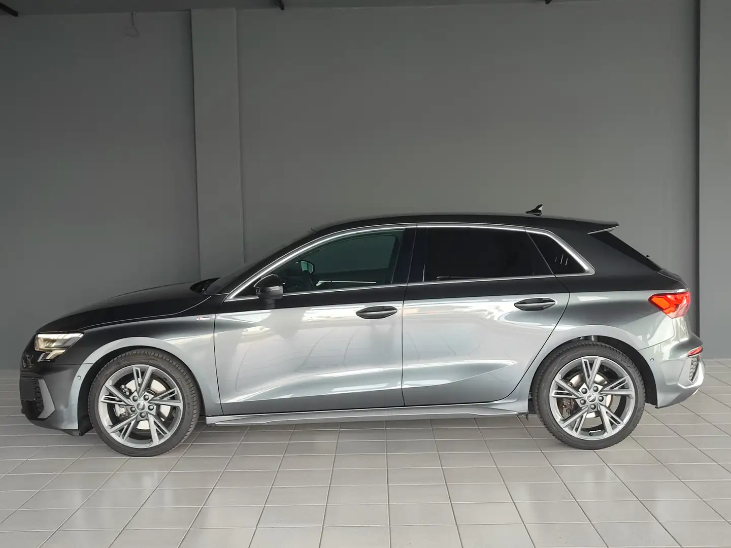 Audi A3 Sportback SPB 35 Tfsi S Line 150cv LED Pelle 18 Gris - 2