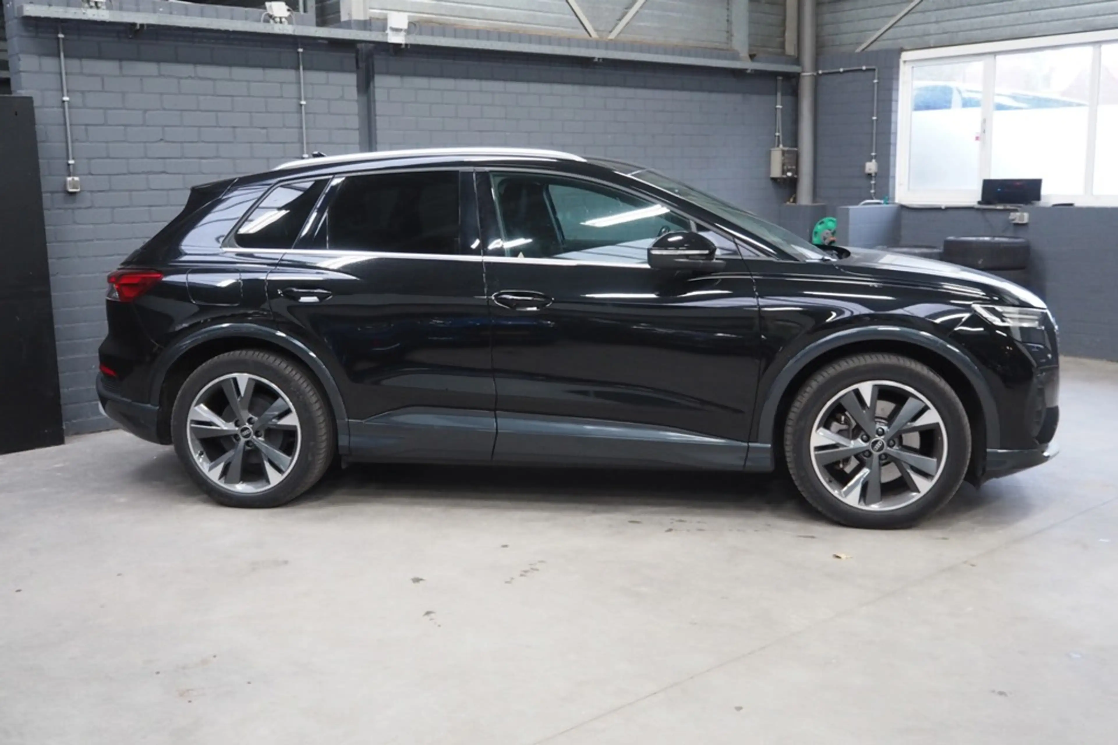 Audi Q4 e-tron 40 Launch edition Advanced 77 kWh Trekhaak — photo 2