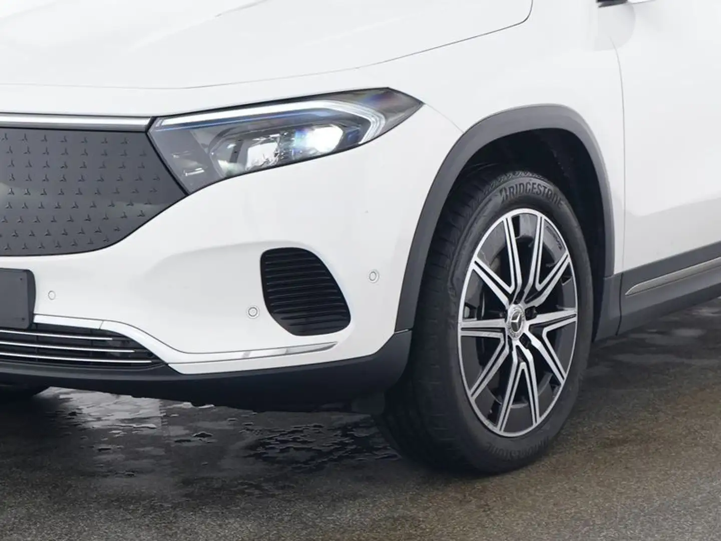 Mercedes-Benz EQA 300 4M 19"+AHK+LED+360°+KEYLESS+VOR-DIST+AMB Weiß - 2