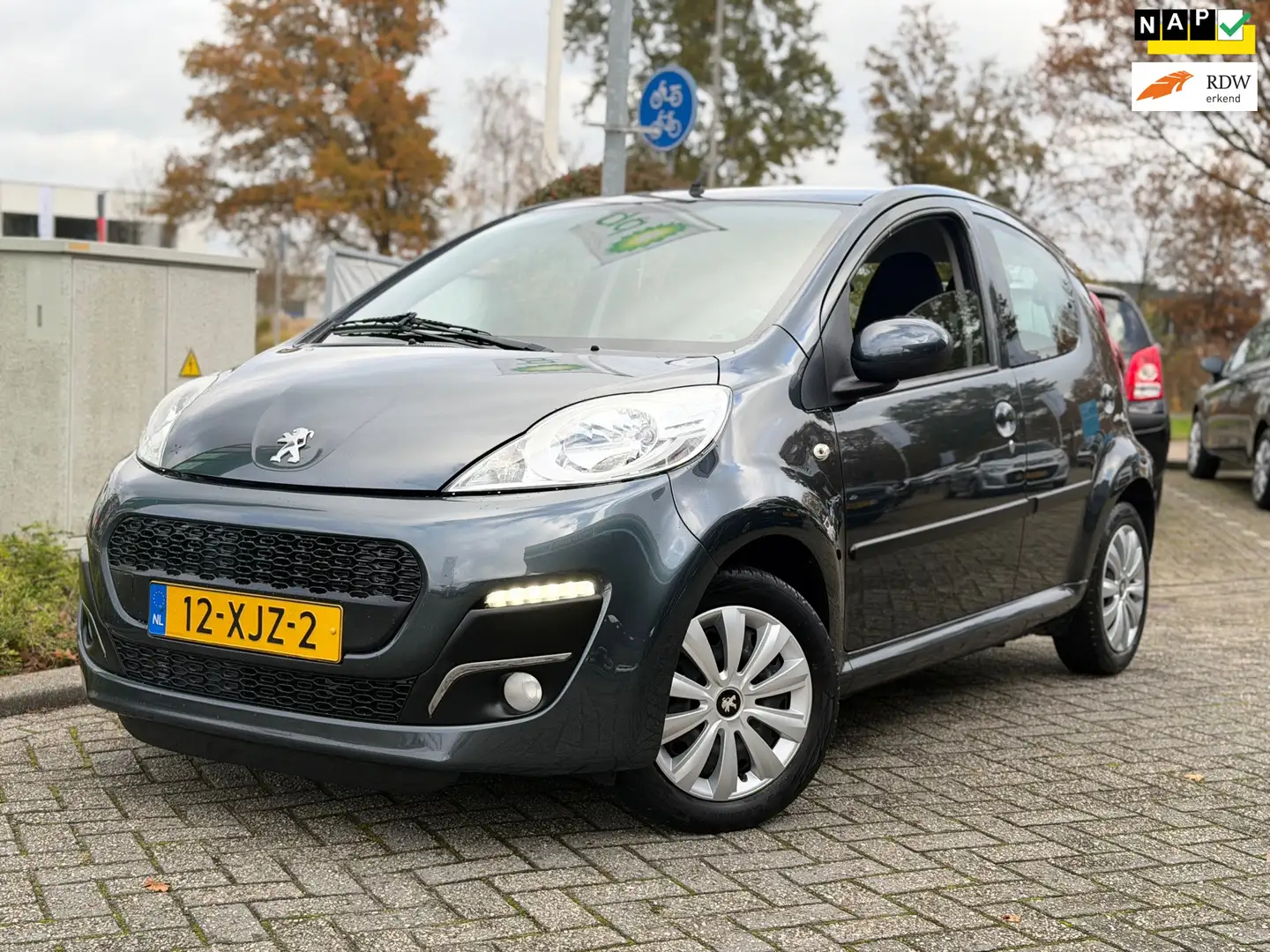 Peugeot 107 1.0 Active AUTOMAAT airco facelift Gris - 1