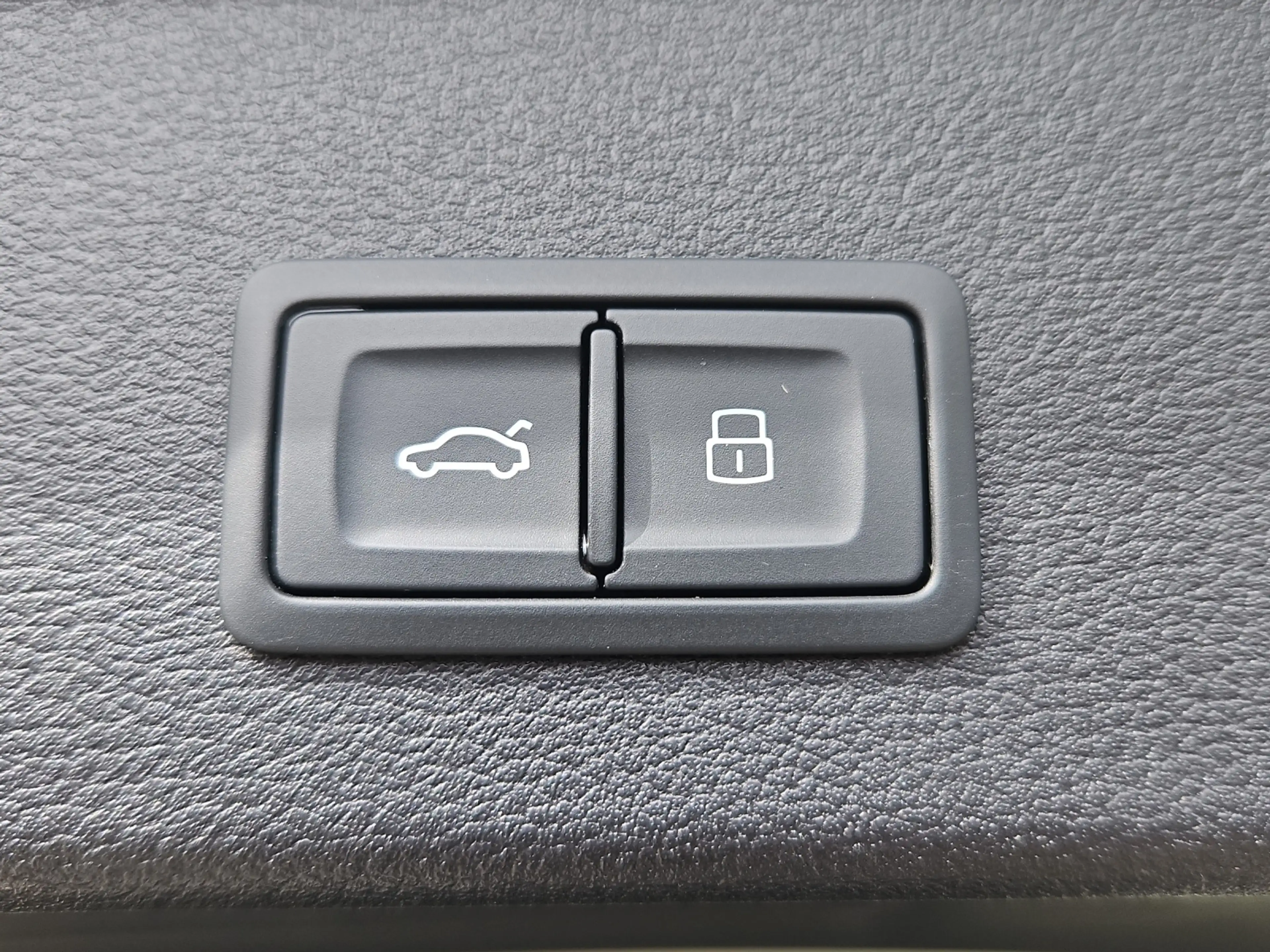 Audi A4 allroad 40 TDI S tronic quattro NaviPlus Matrix AHK Pan... — photo 14