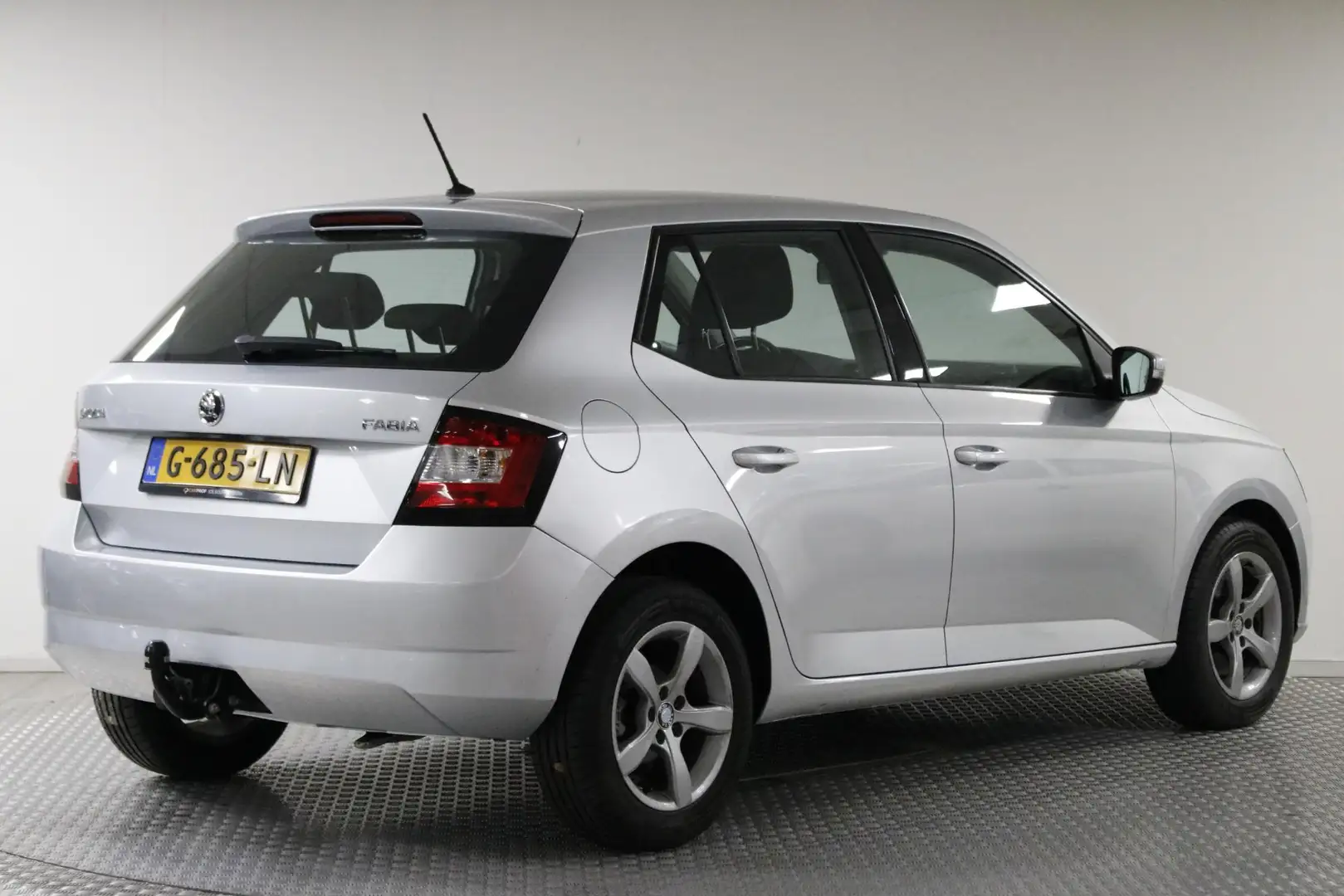 Skoda Fabia 1.2 TSI Ambition Automaat! Airco | Cruise | Blueto Grijs - 2