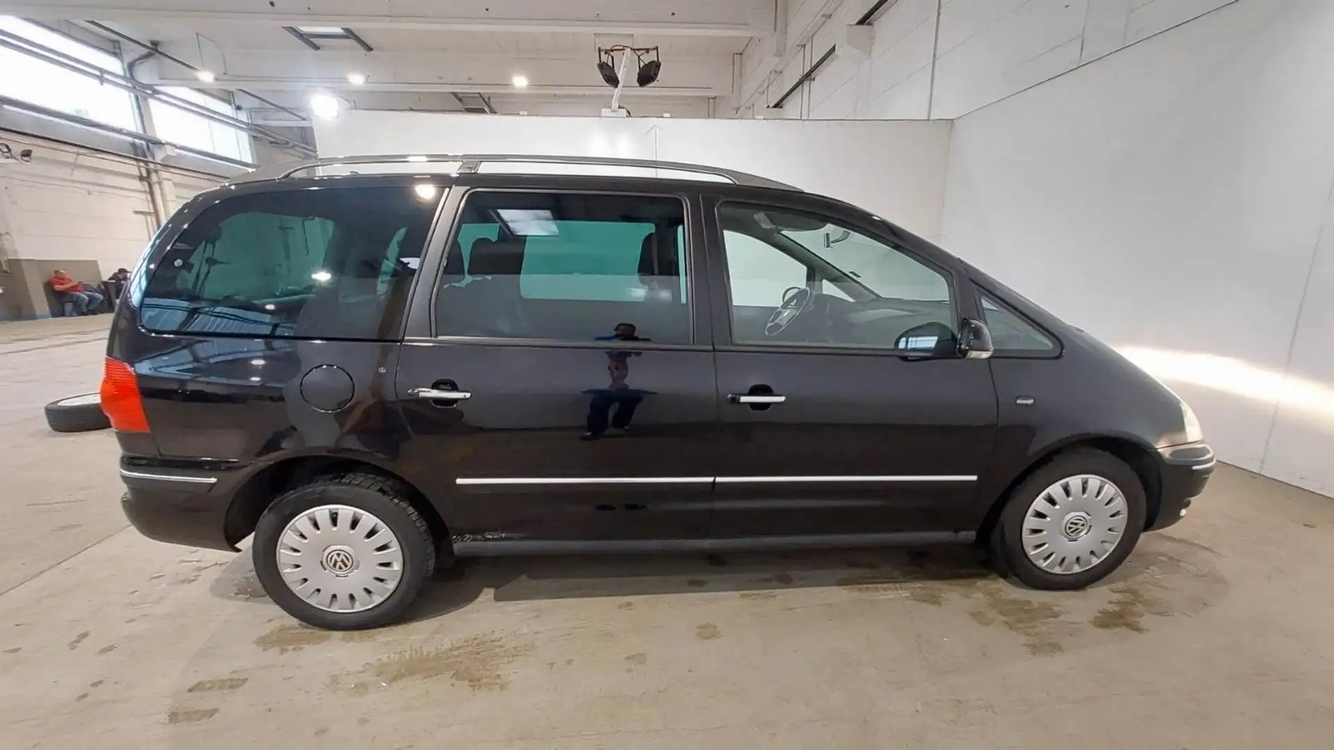 Volkswagen Sharan 2,0 Benz.*7 Sitze*NAVI*Tüv*1.Hand*TOP Schwarz - 1
