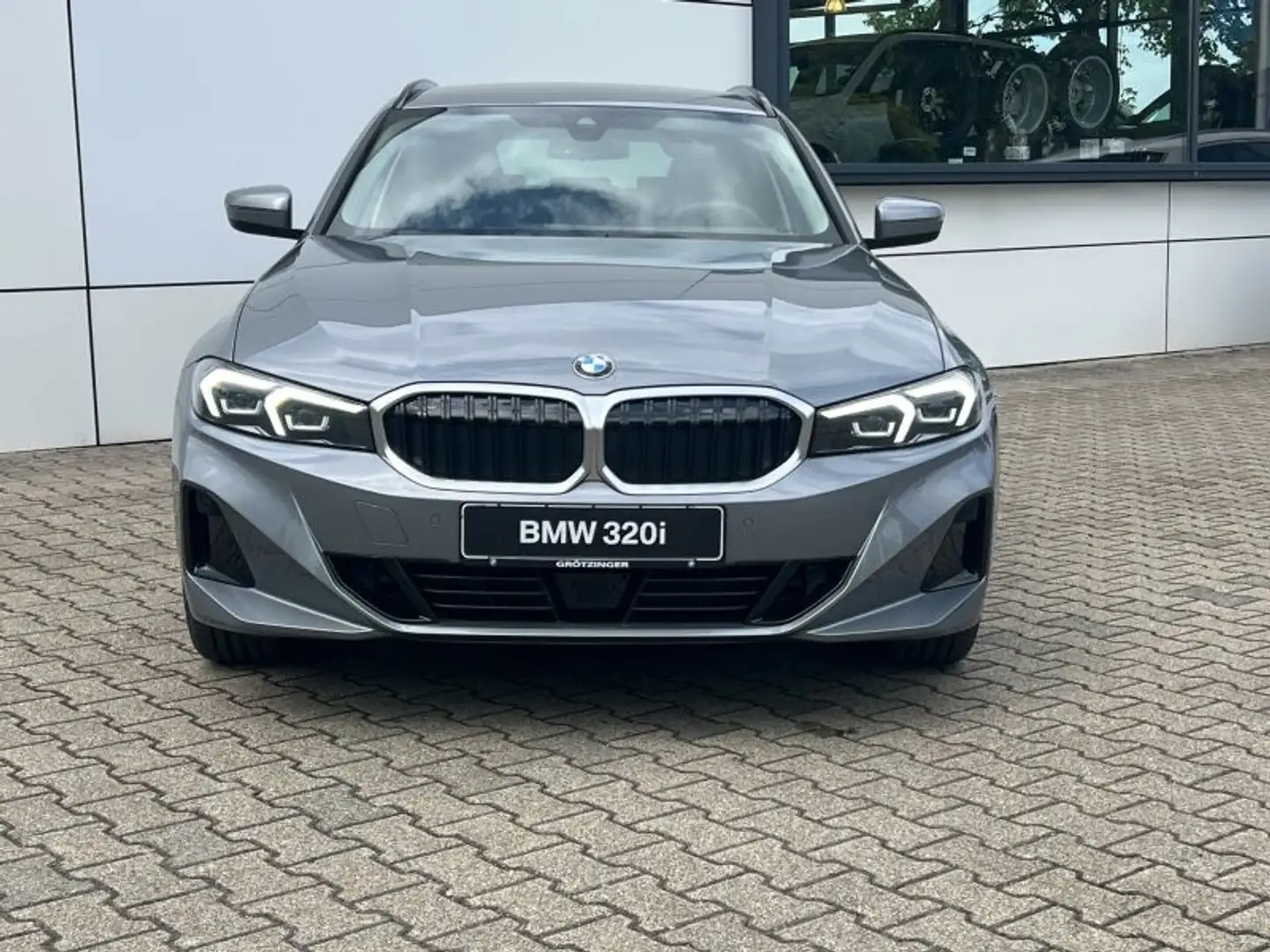 BMW 320 i Touring Grijs - 2