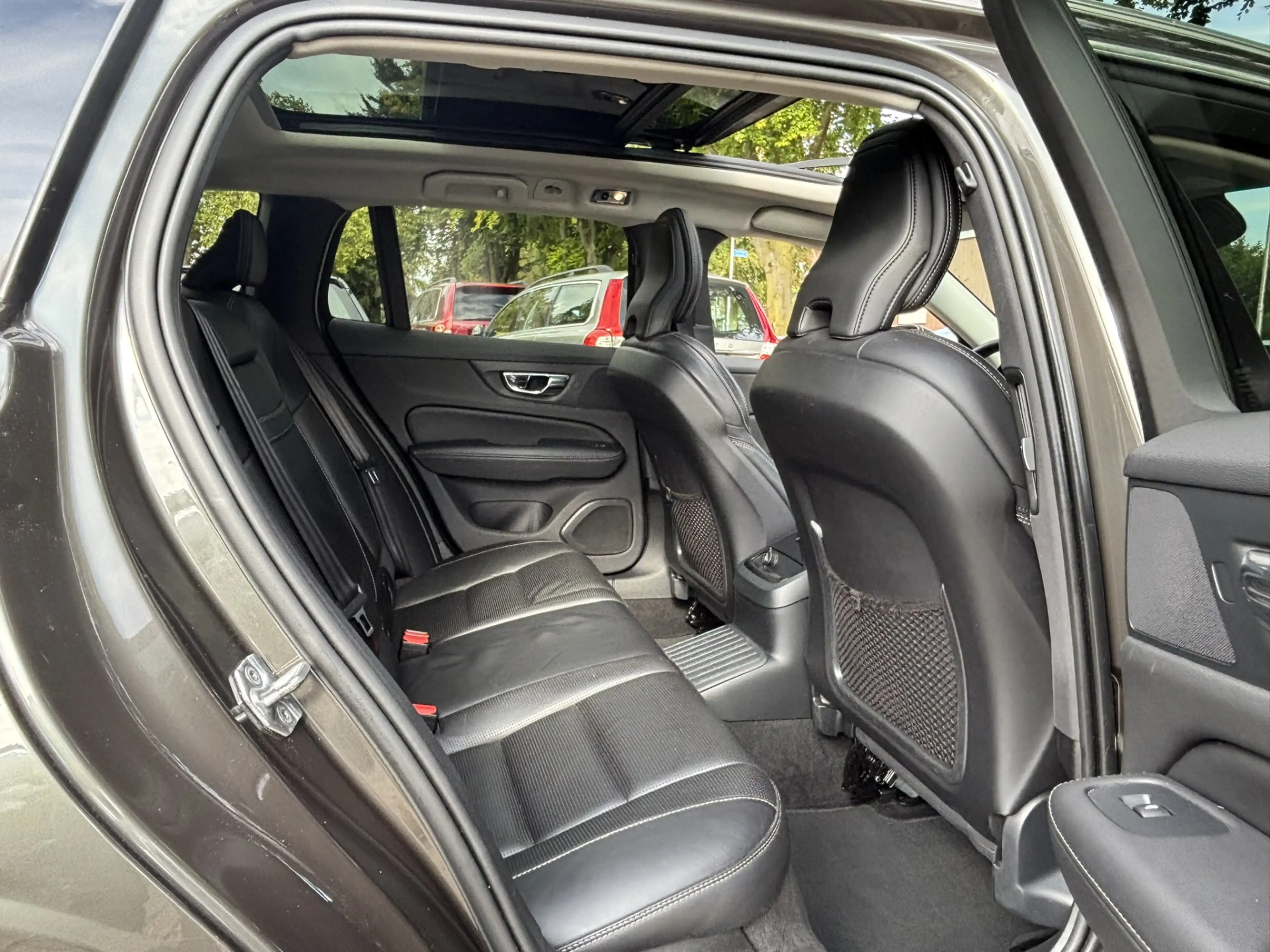 Volvo V60 T8 AWD Inscription Pano MASSAGE Ventilatie Pilot A — photo 18