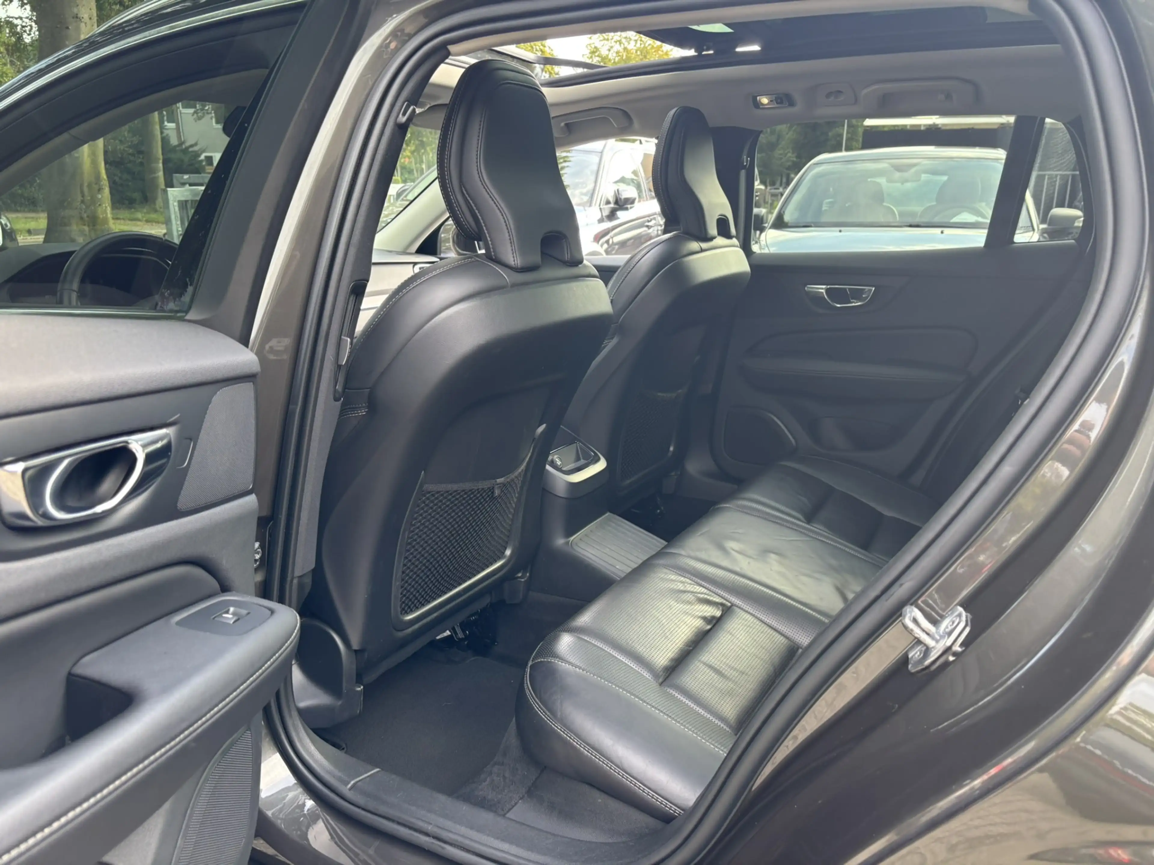 Volvo V60 T8 AWD Inscription Pano MASSAGE Ventilatie Pilot A — photo 8