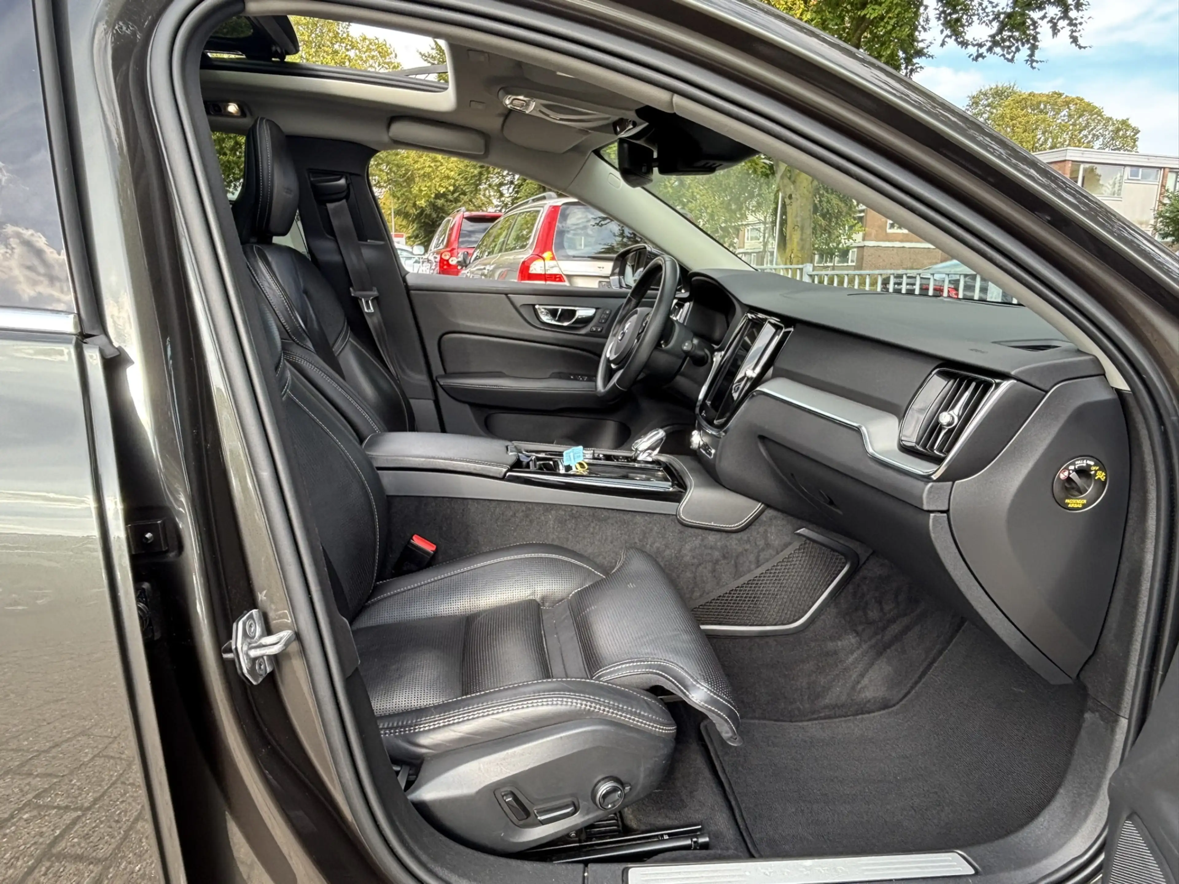 Volvo V60 T8 AWD Inscription Pano MASSAGE Ventilatie Pilot A — photo 4