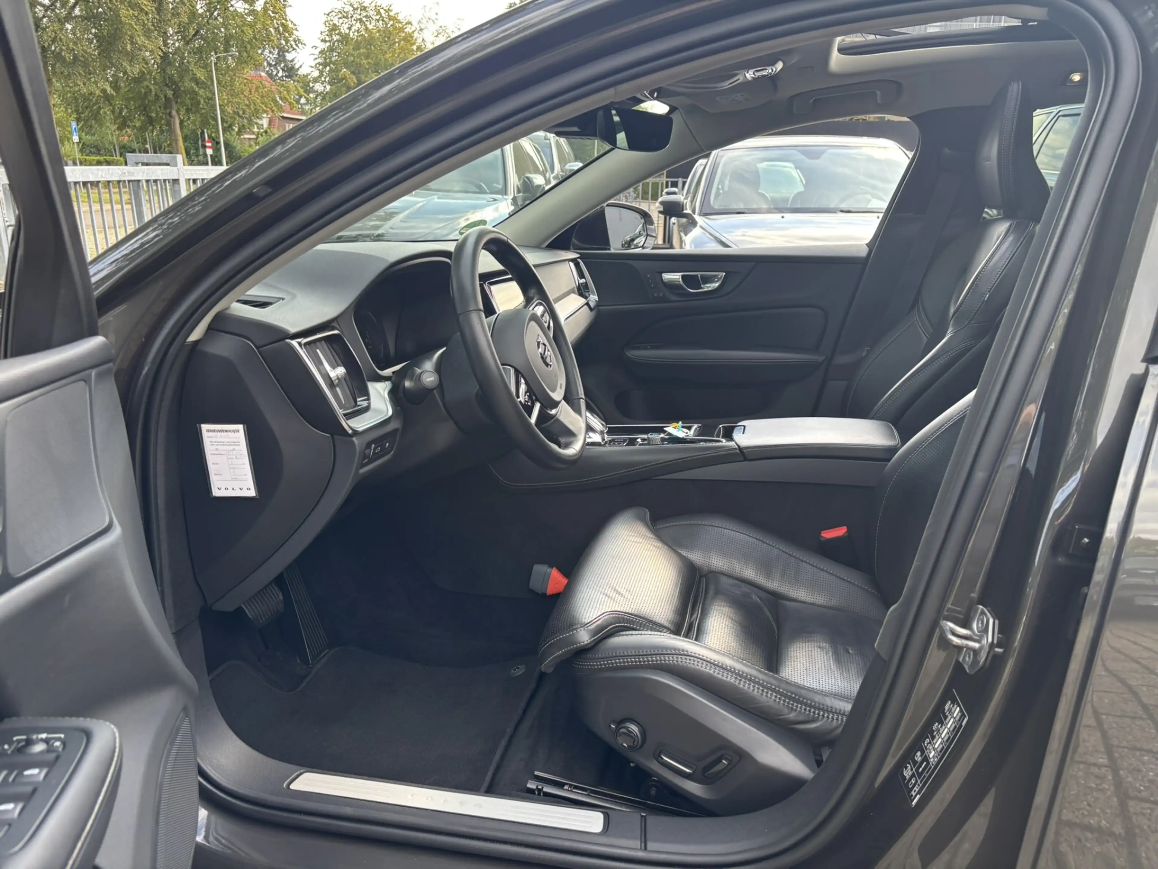 Volvo V60 T8 AWD Inscription Pano MASSAGE Ventilatie Pilot A — photo 6