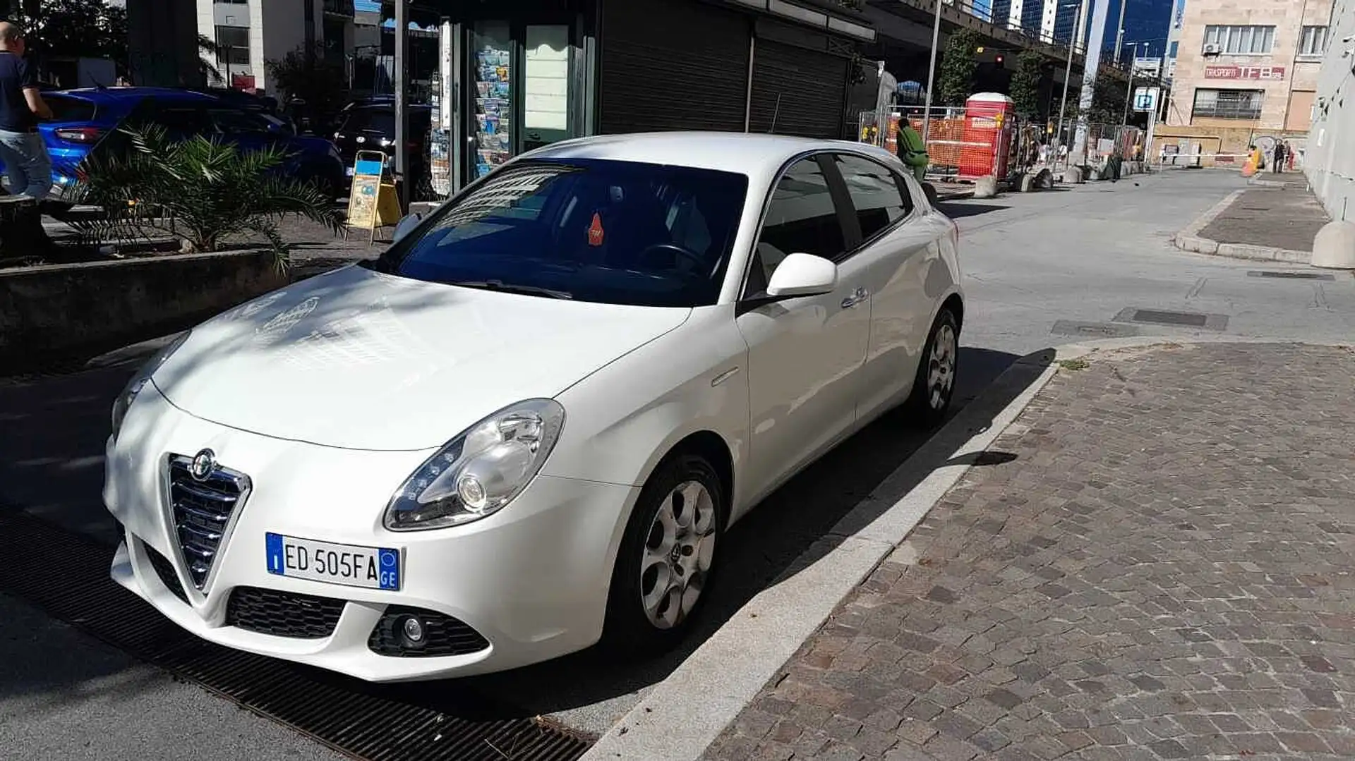 Alfa Romeo Giulietta 1.6 JTDm-2 105 CV Progression White - 1