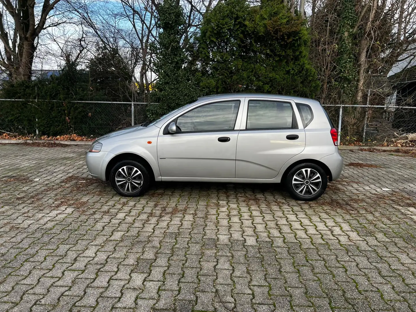 Daewoo Kalos 1.4 Style 5drs Grau - 2