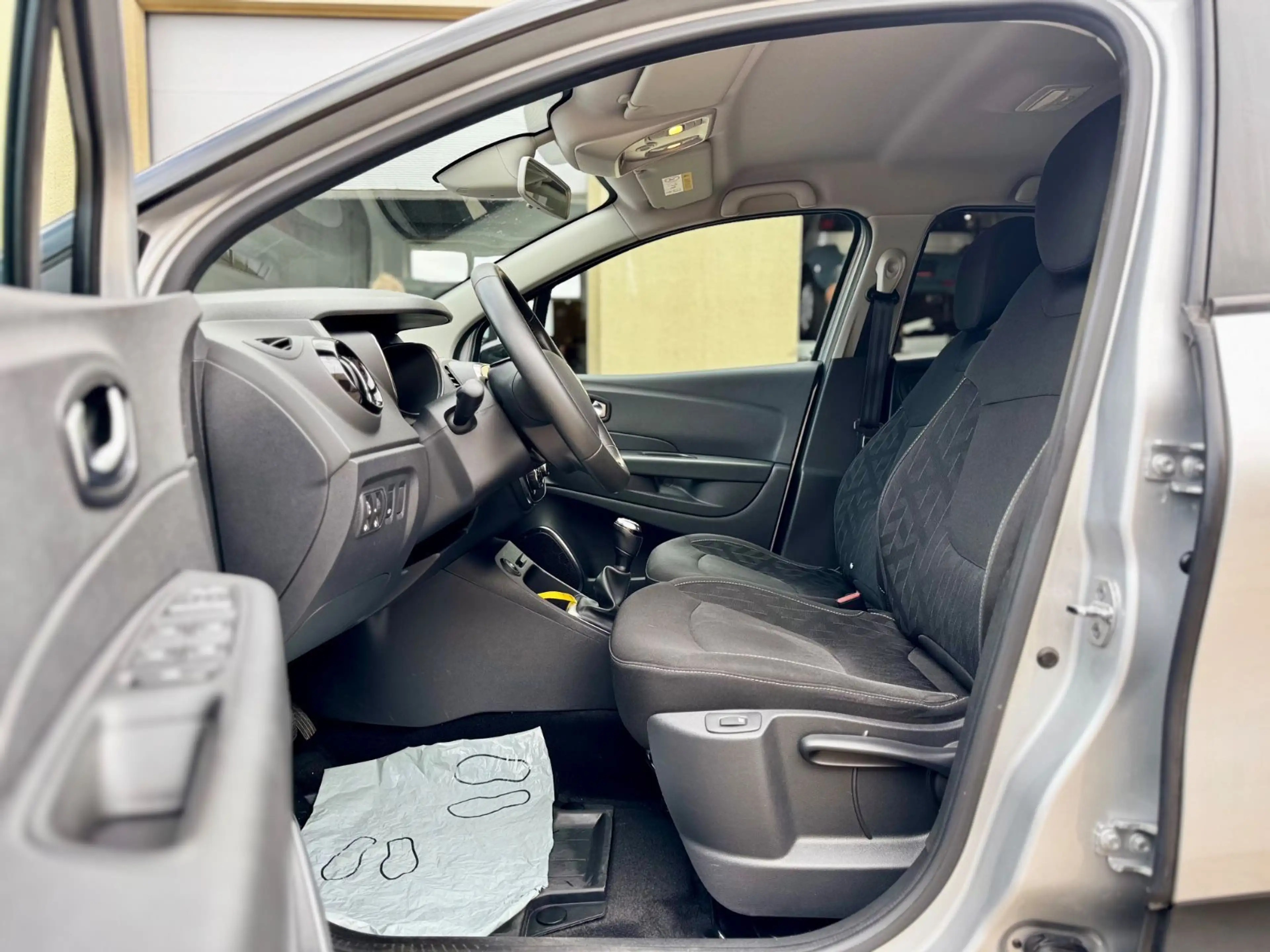 Renault Captur Limited/Navi/Klimaautomatik/PDC — photo 9