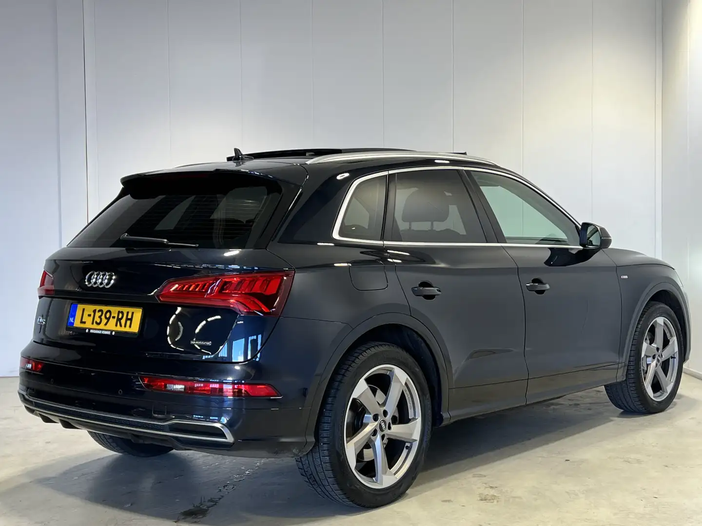 Audi Q5 3.0 TDI quattro Sport S Line Black Edition | Navig Blauw - 2